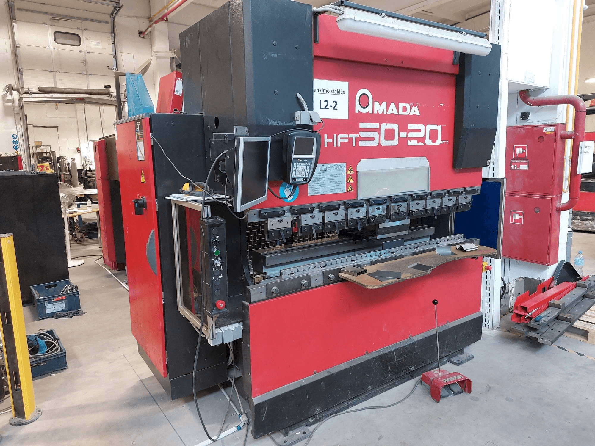 A AMADA HFT 50-20 gép elölnézete