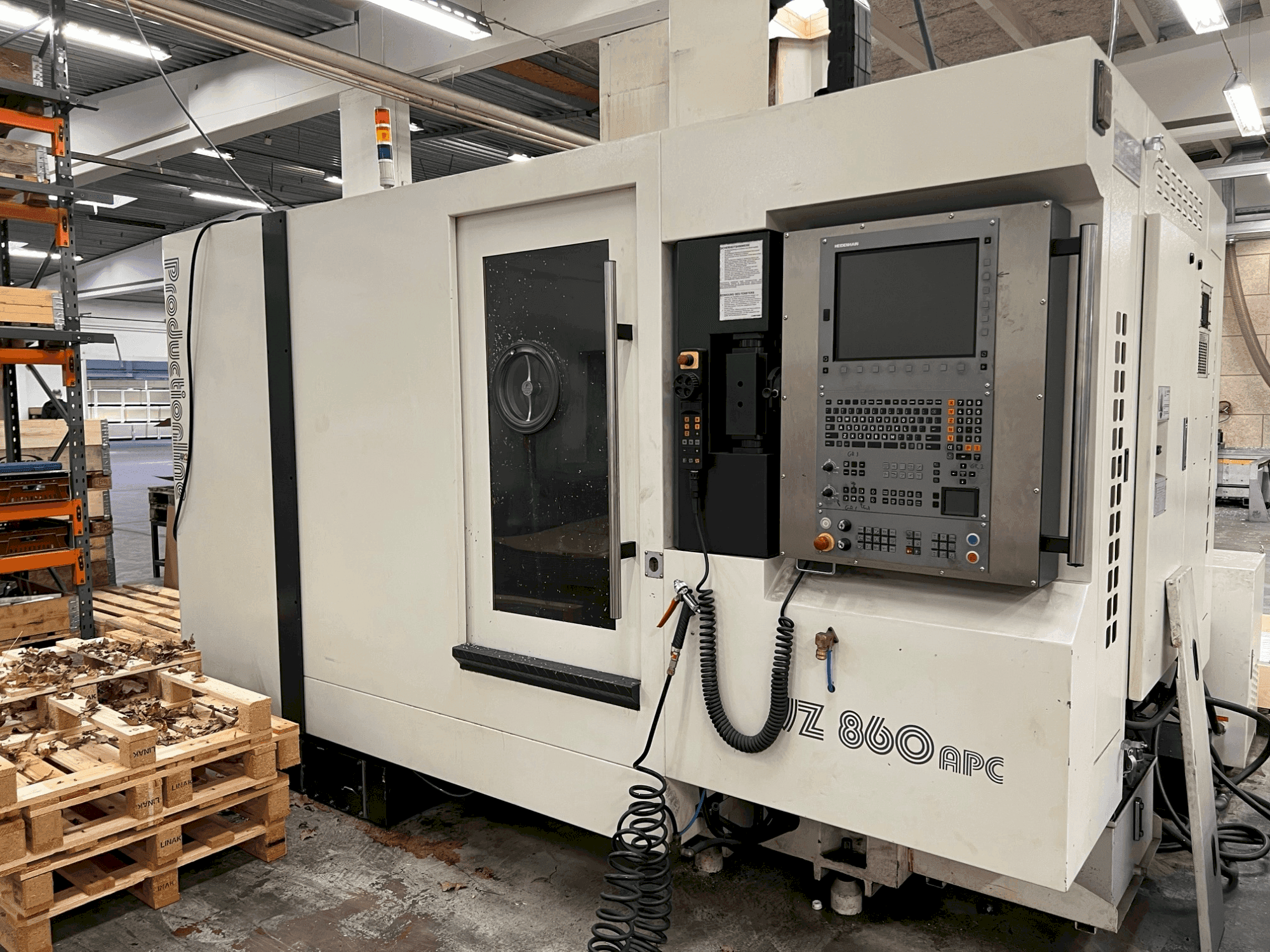 A WEMAS VZ 860 APC gép elölnézete