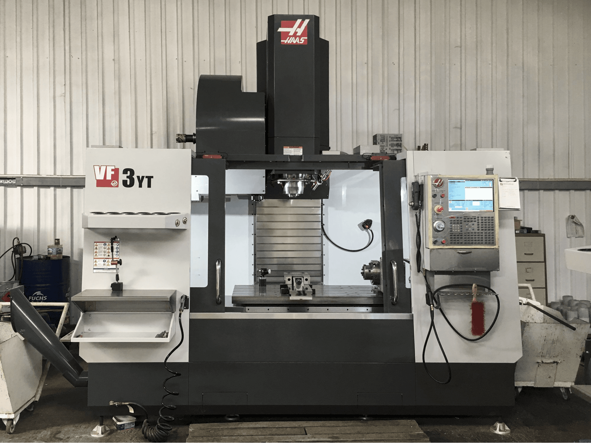 A HAAS VF-3YT/50 gép elölnézete