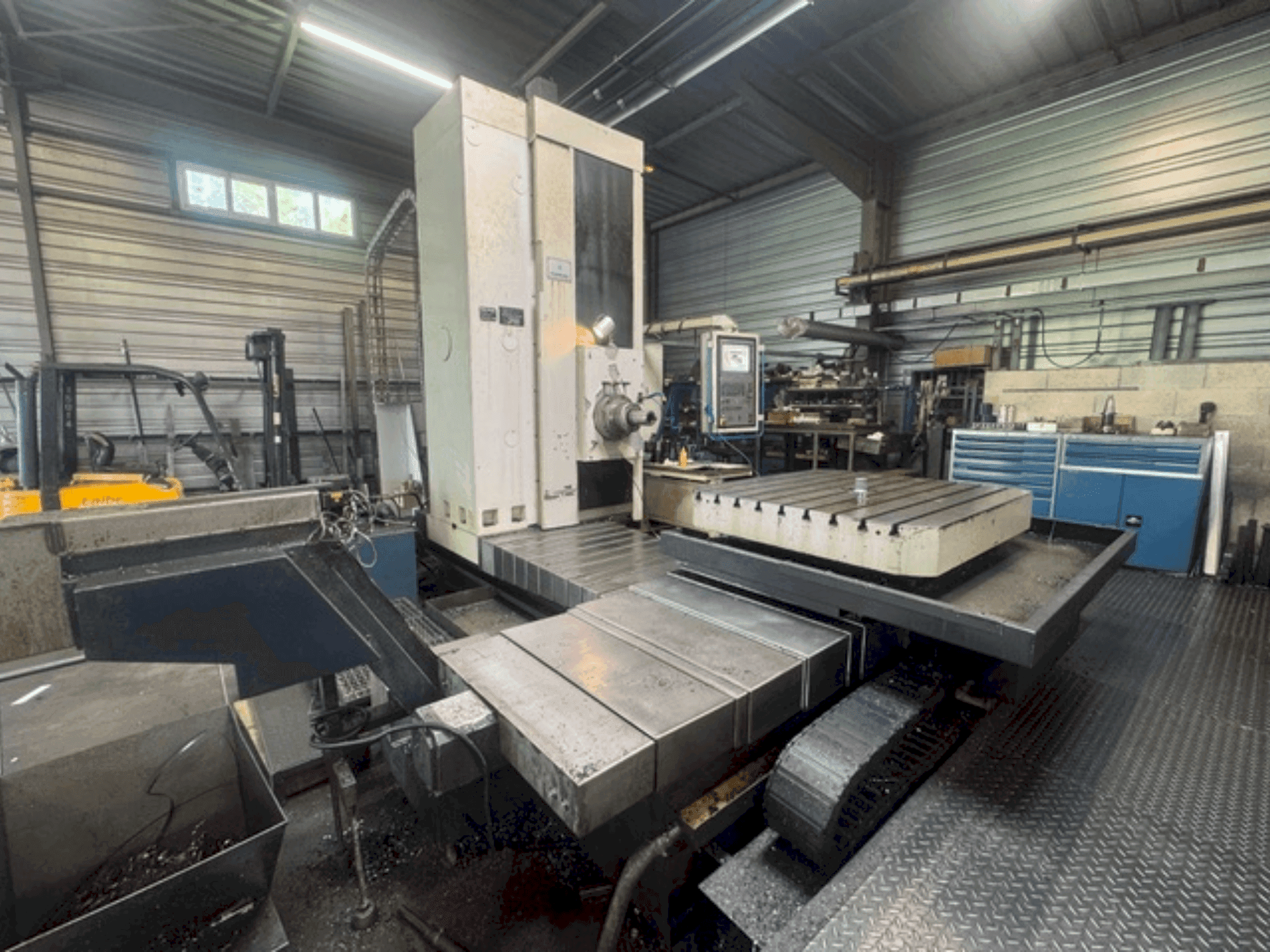 A SMCTL PCB110 gép elölnézete