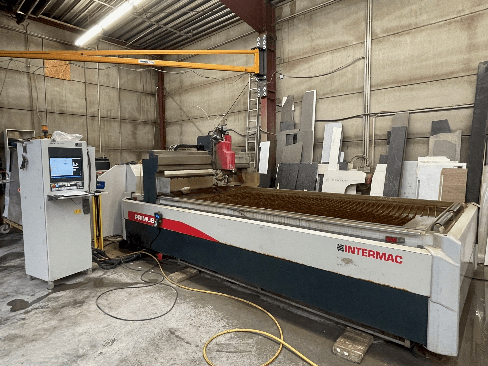 A Intermac Primus 184 gép elölnézete