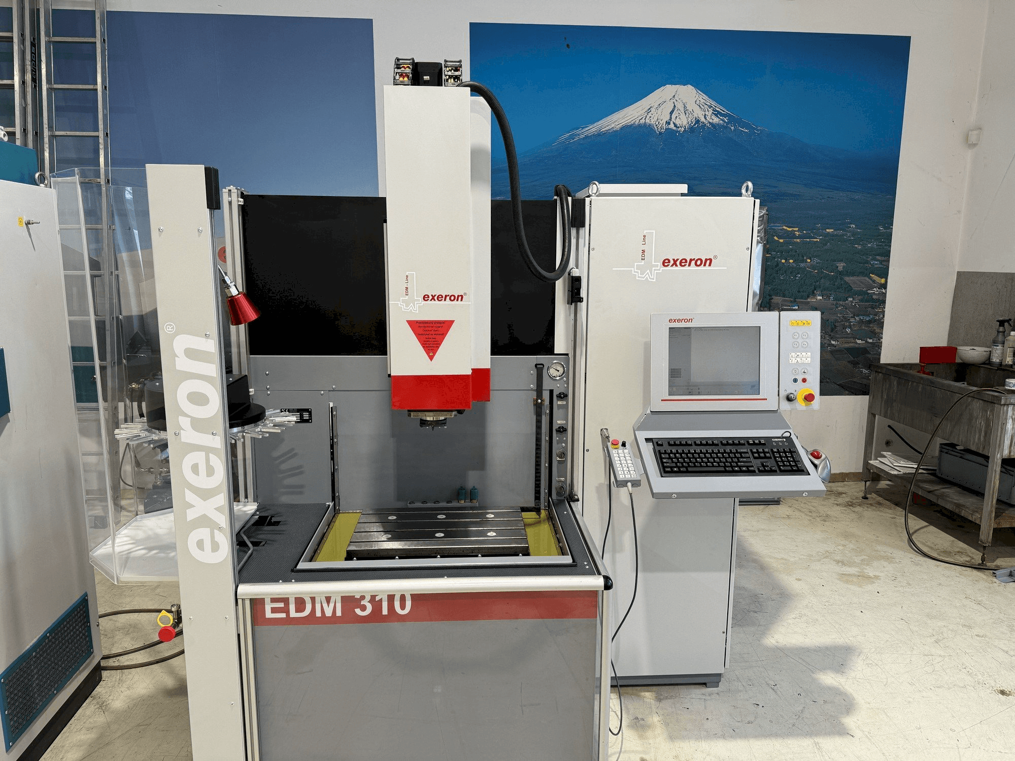 A Exeron EDM 310 MF 20 gép elölnézete