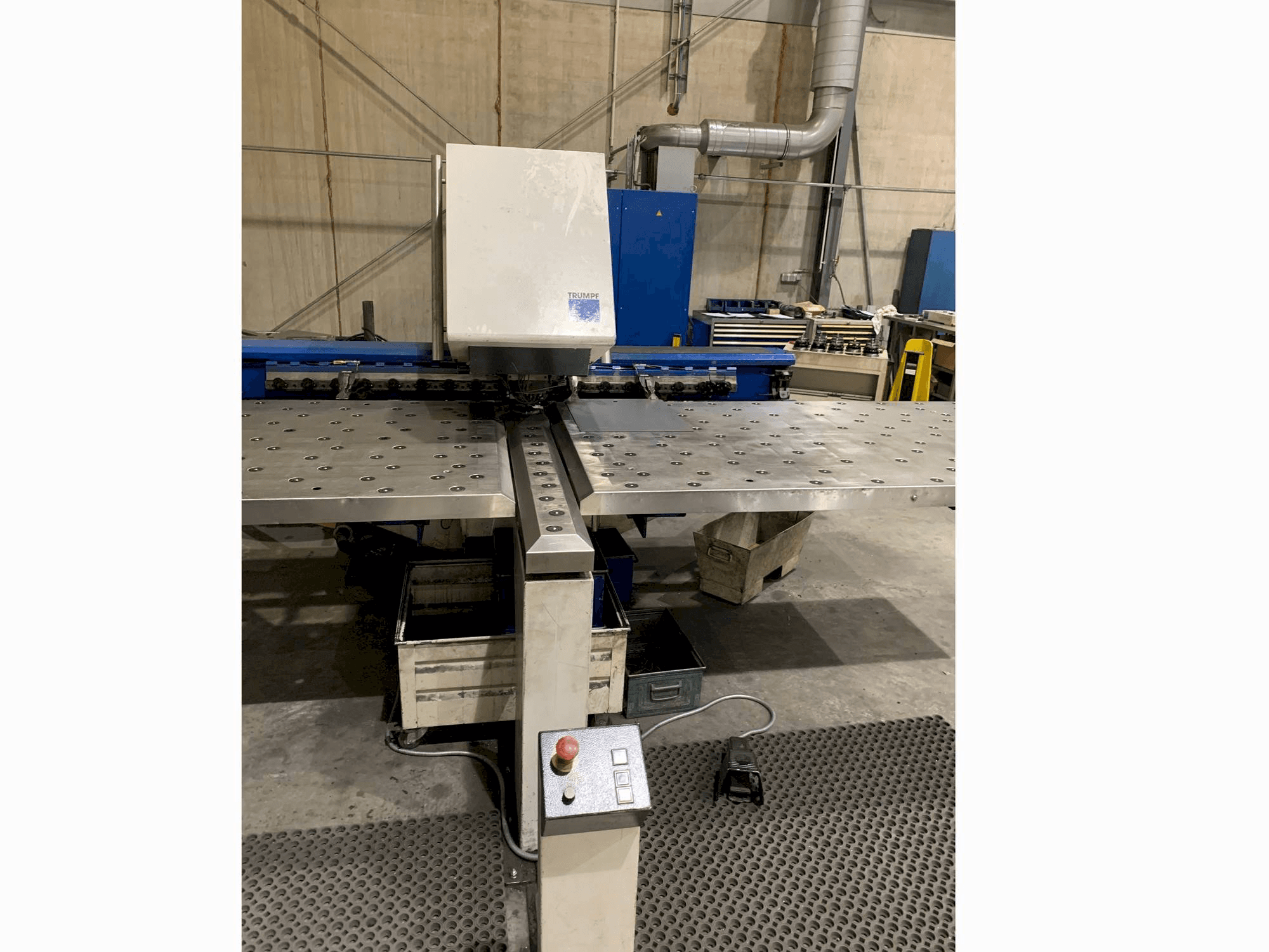 A Trumpf Trumatic 200 gép elölnézete