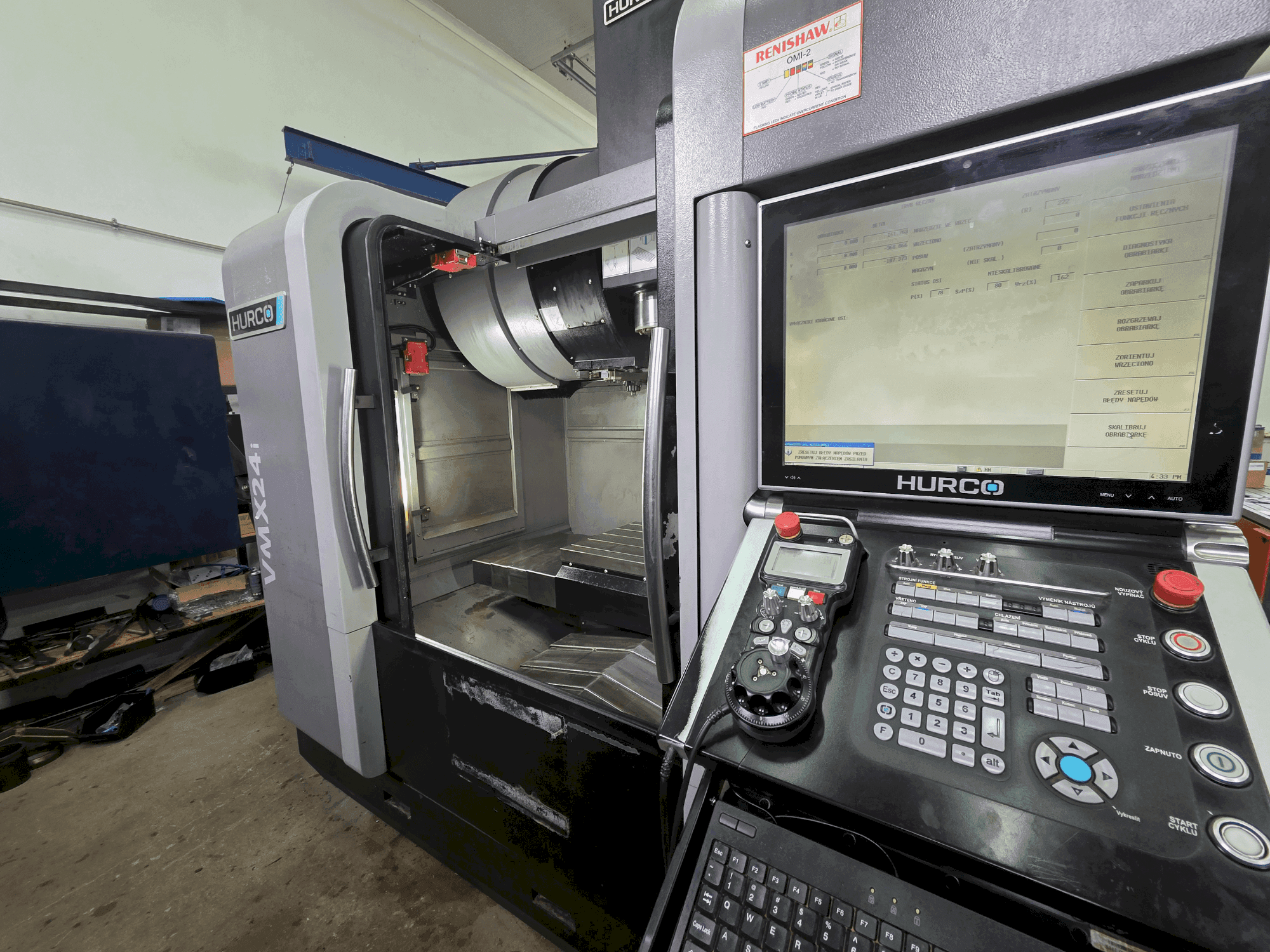 A Hurco VMX 24i gép elölnézete