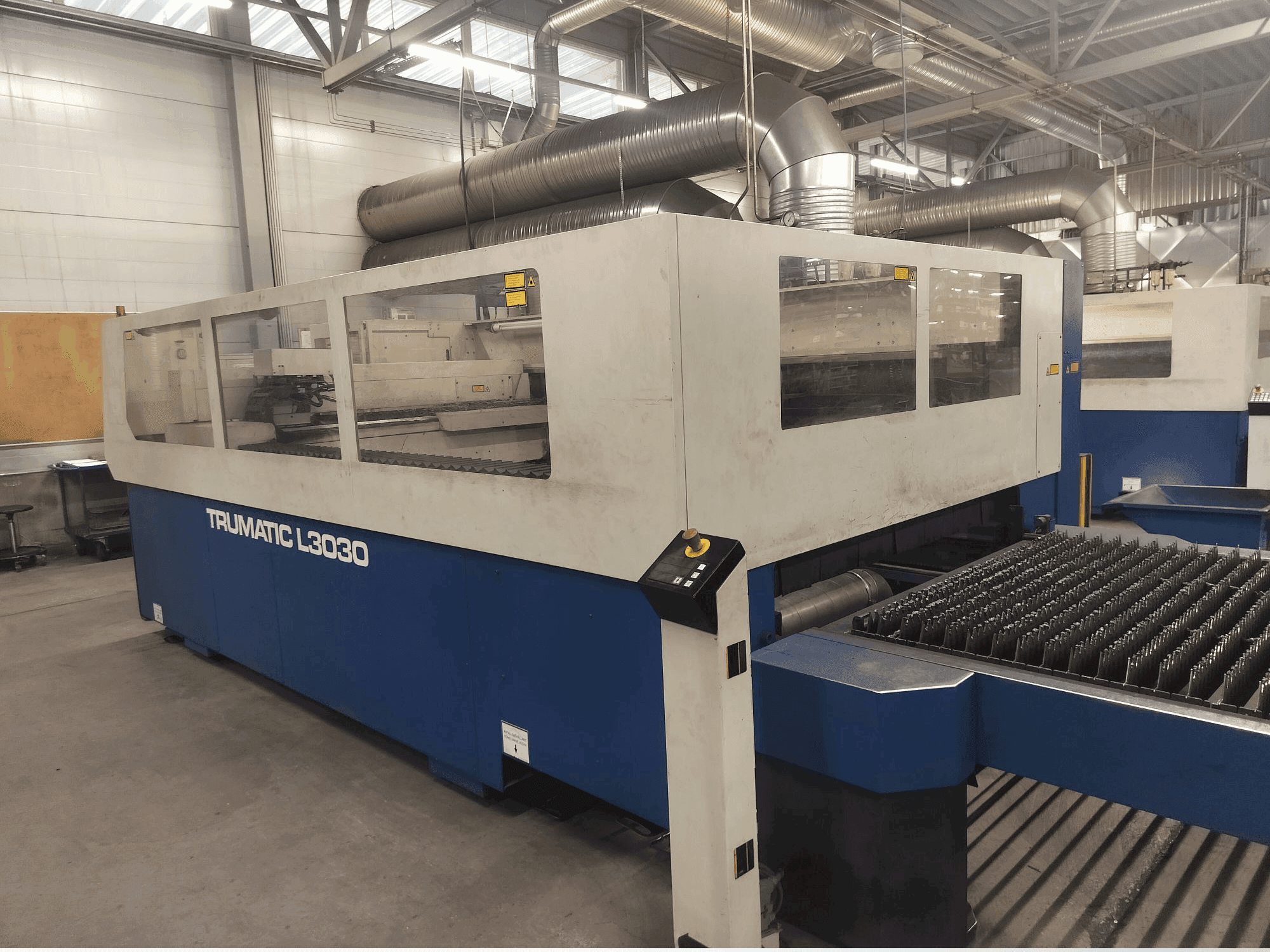 A TRUMPF Trumatic L3030 gép elölnézete