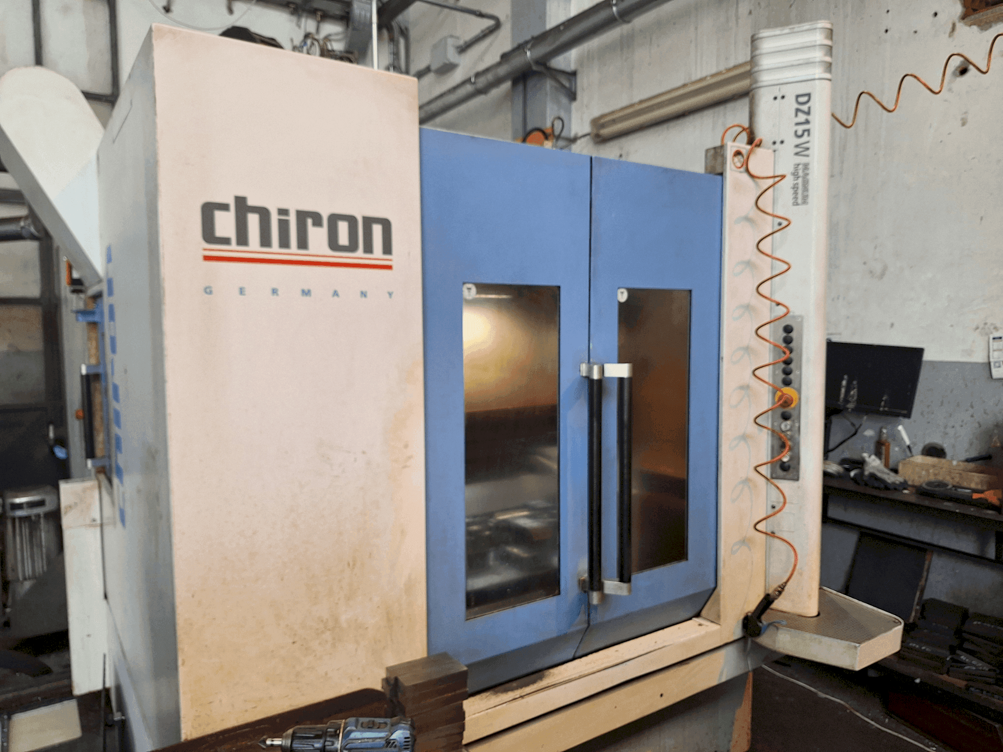 A CHIRON DZ15W Magnum gép elölnézete