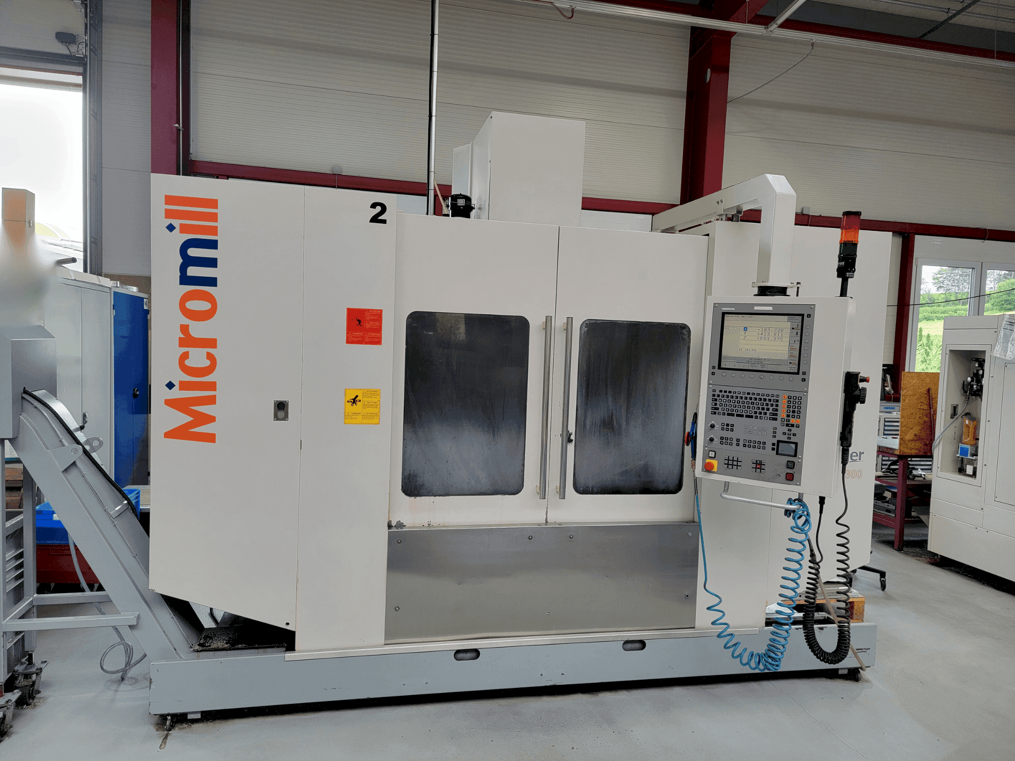 A BUFFALO Micromill VMC 1300 gép elölnézete