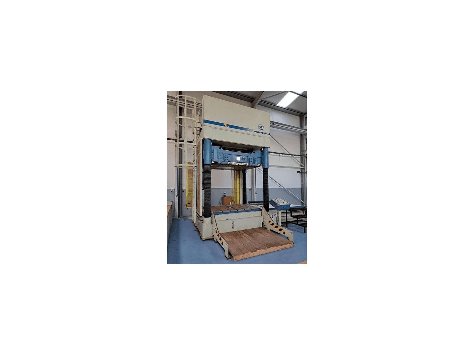 A MILLUTENSIL Mil 203 gép oldalnézete