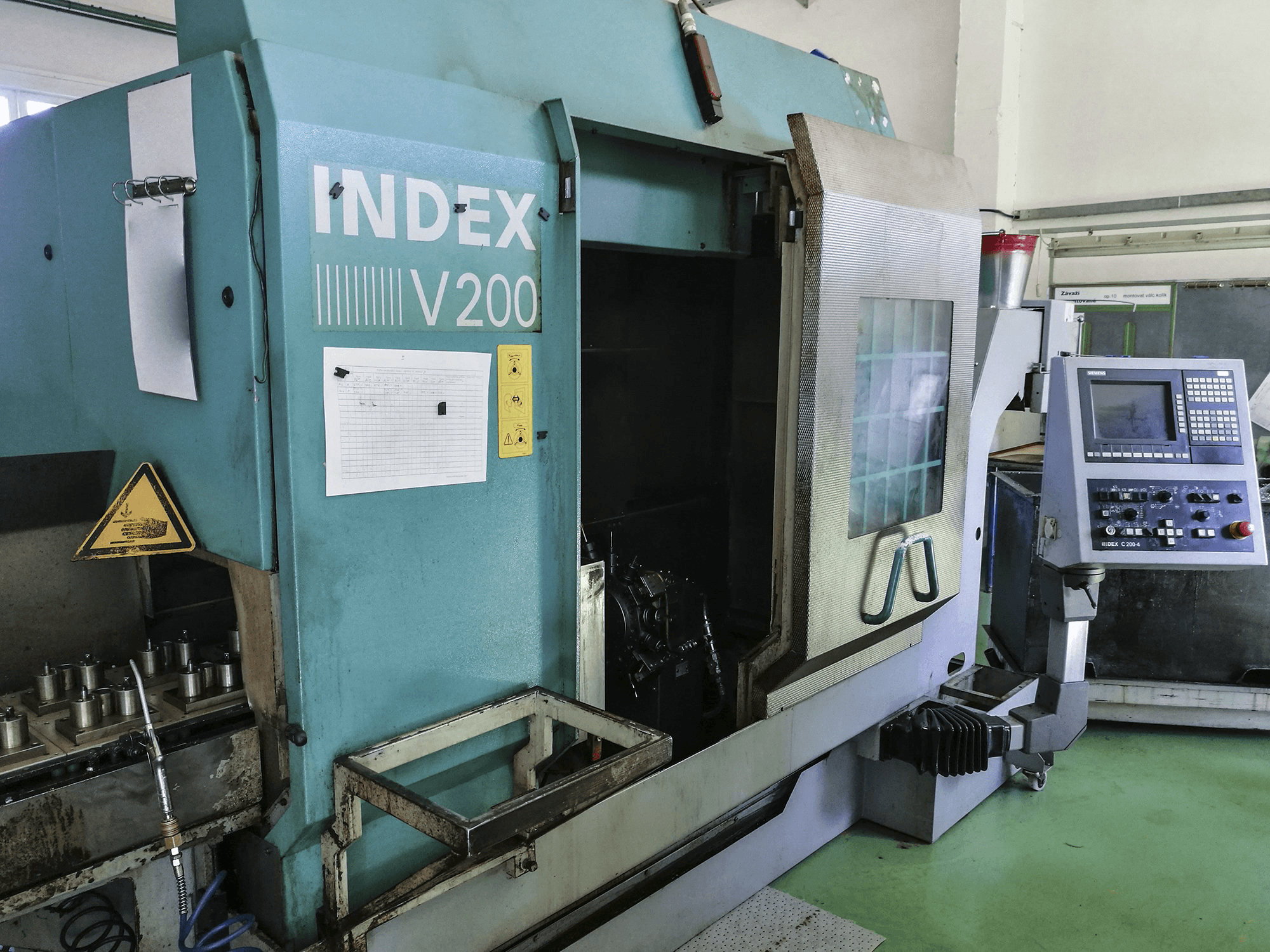 A Index V200 gép bal oldali nézete
