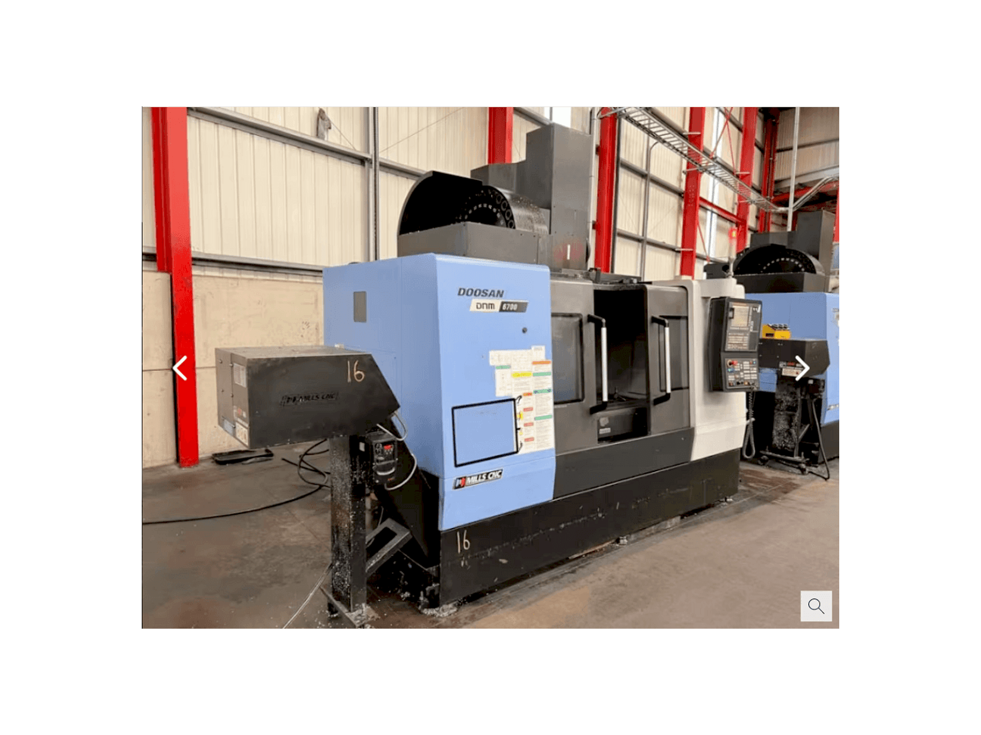 A Doosan DNM 6700 gép elölnézete