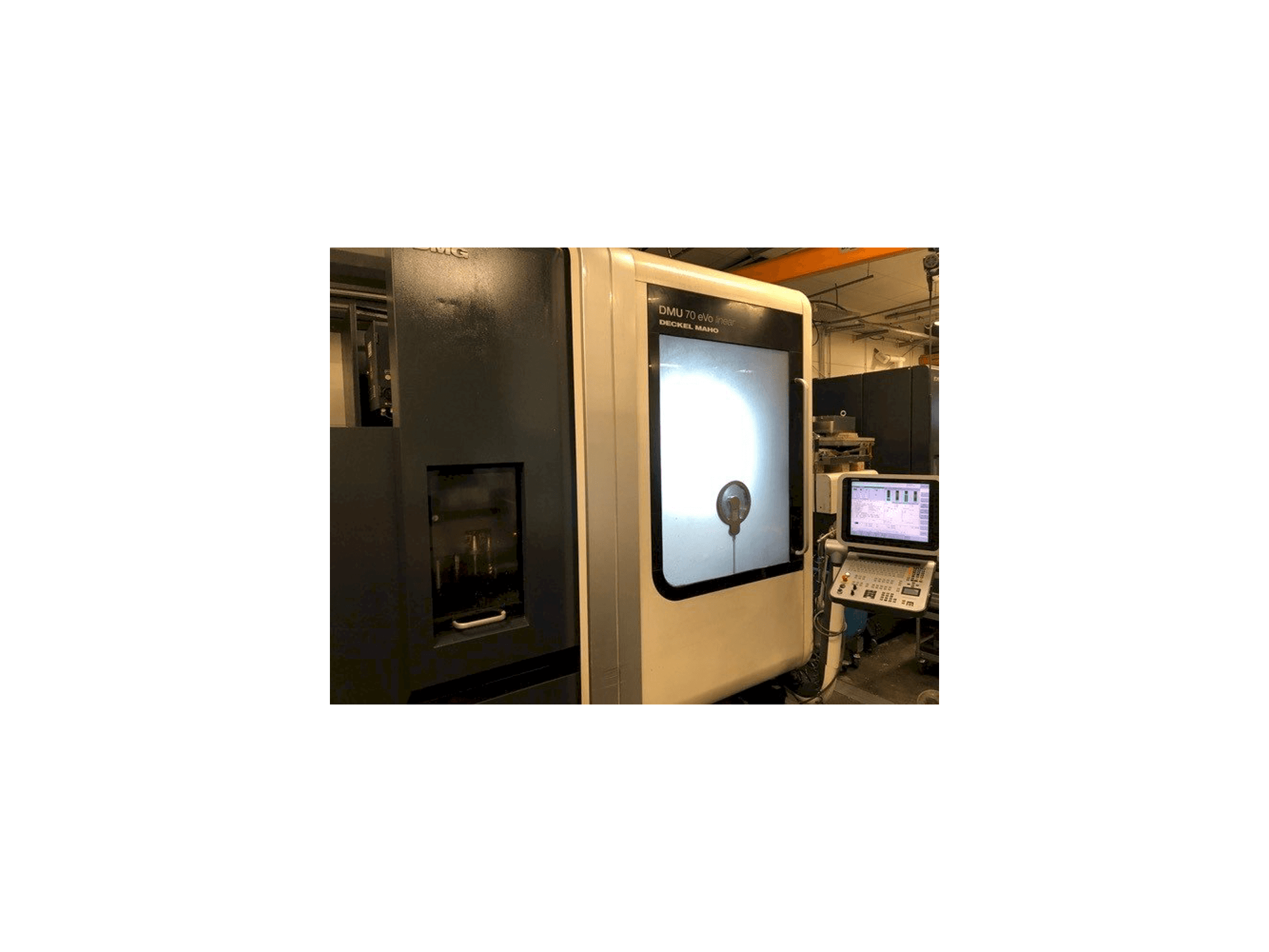 A DECKEL MAHO DMU 70 eVo Linear gép elölnézete