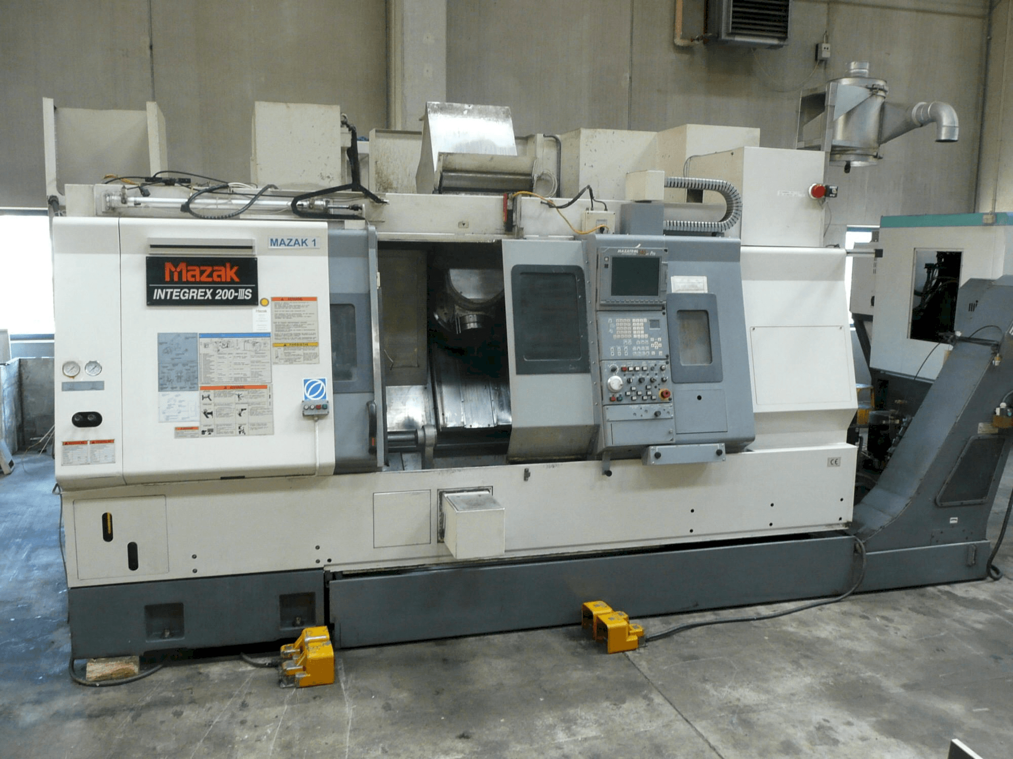 A Mazak INTEGREX 200-IIIS gép elölnézete