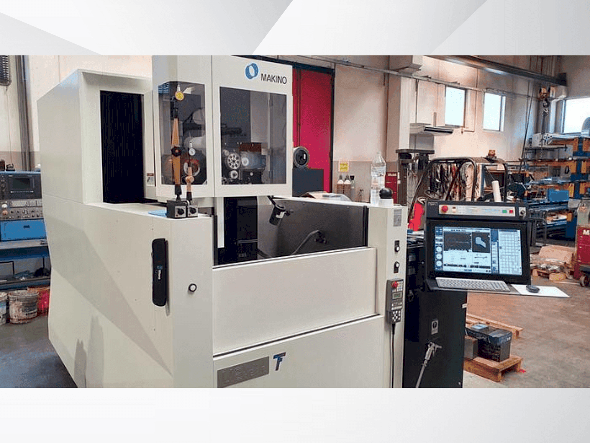 A Makino U6 HEAT gép elölnézete