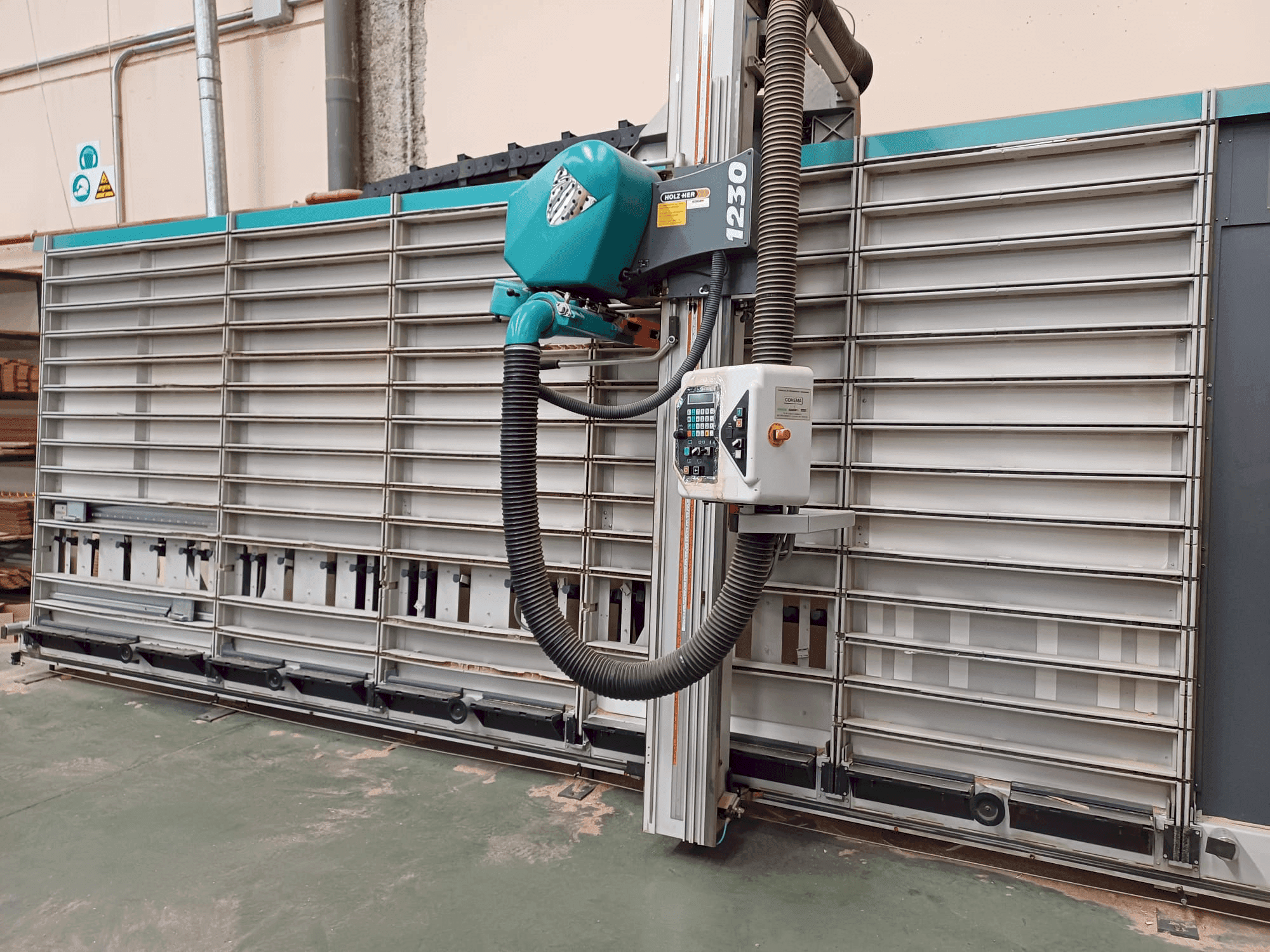 A HOLZHER PK 1230 gép elölnézete