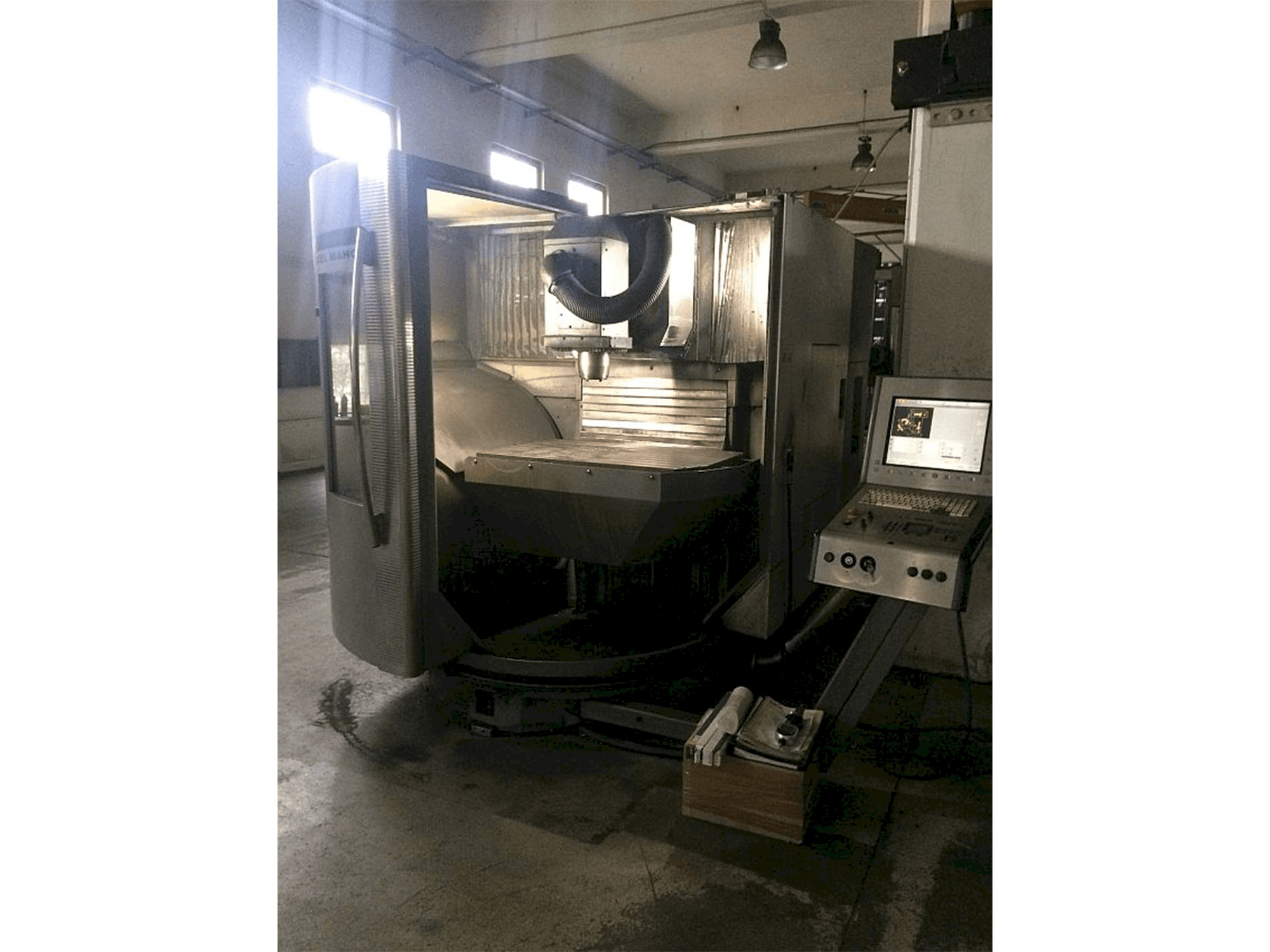 A DMG 60T gép elölnézete