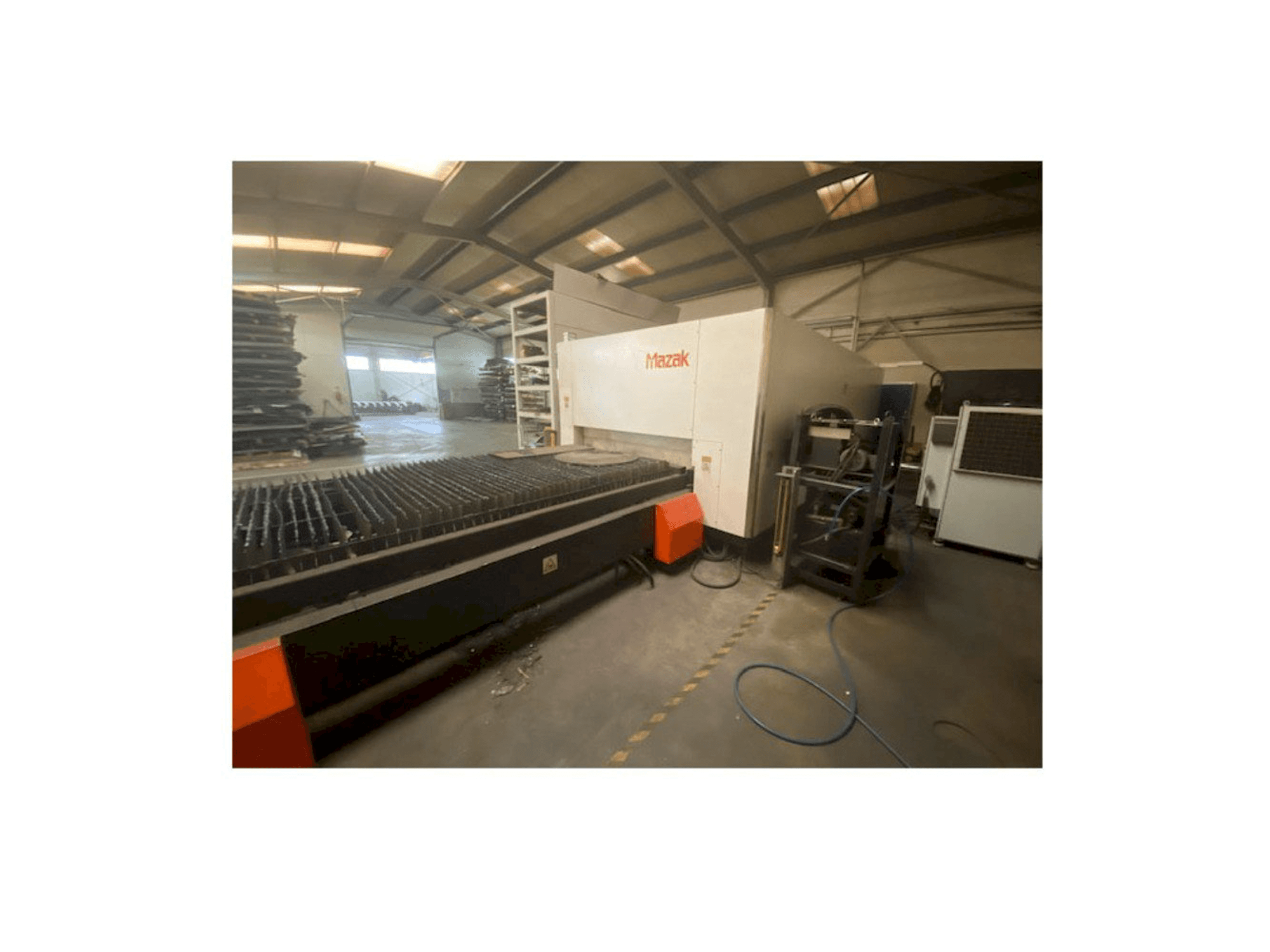 A Mazak Optiplex Nexus 3015 gép elölnézete