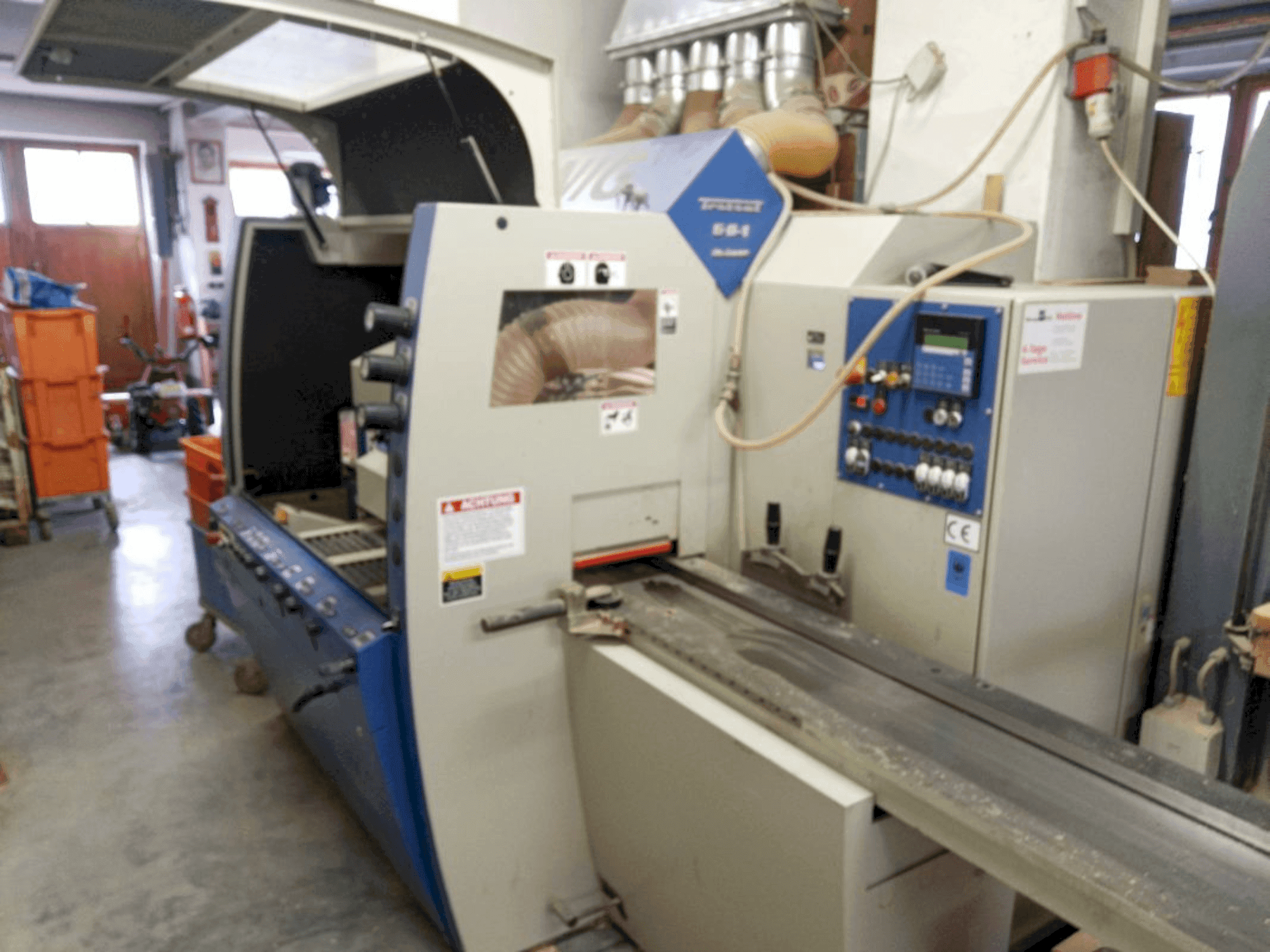 A WEINIG / DIMTER Unimat 500 gép elölnézete