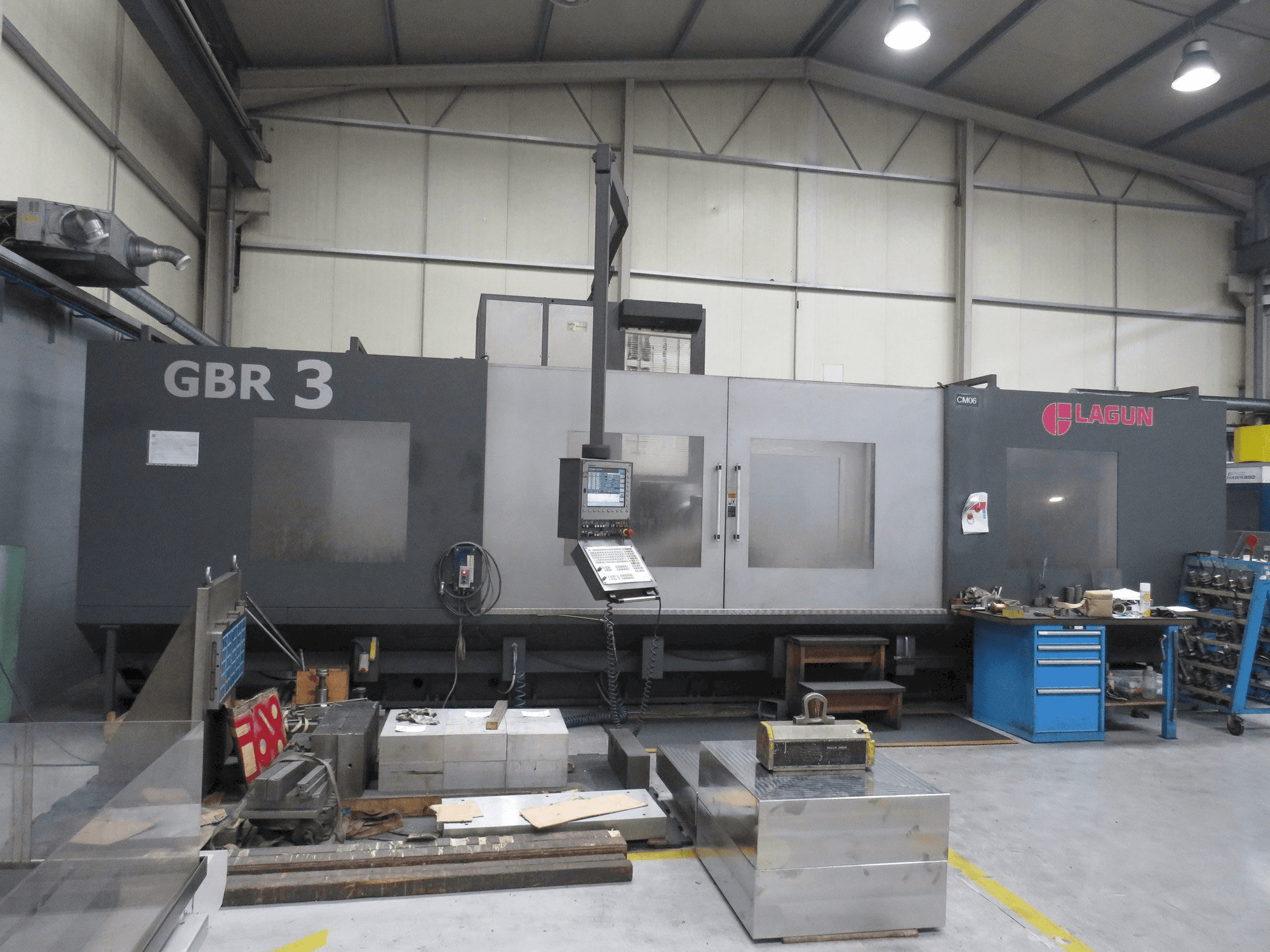 A LAGUN GBR3 gép elölnézete