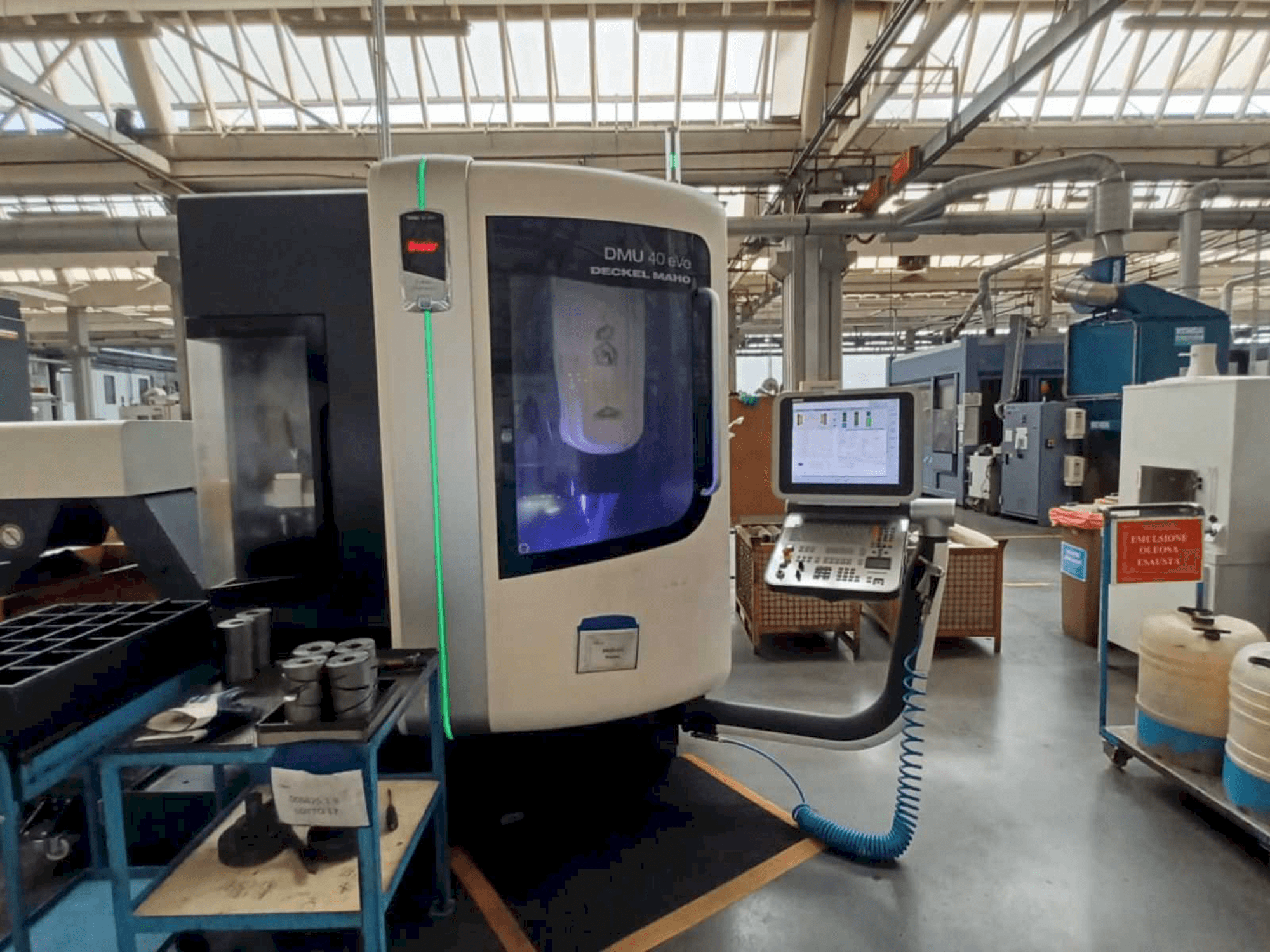 A DMG DMU 40 evo gép elölnézete