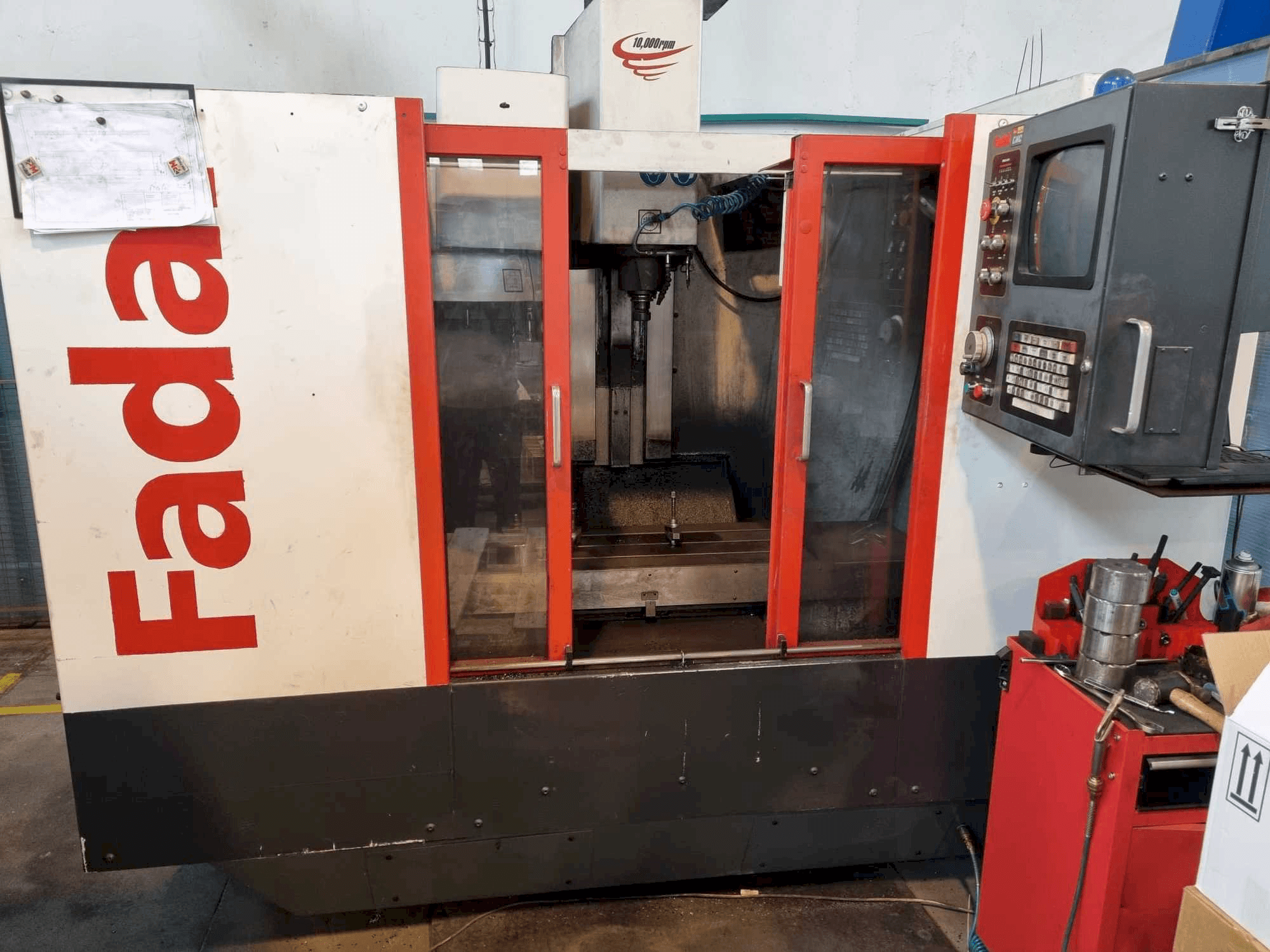 A FADAL VMC 3016 gép elölnézete