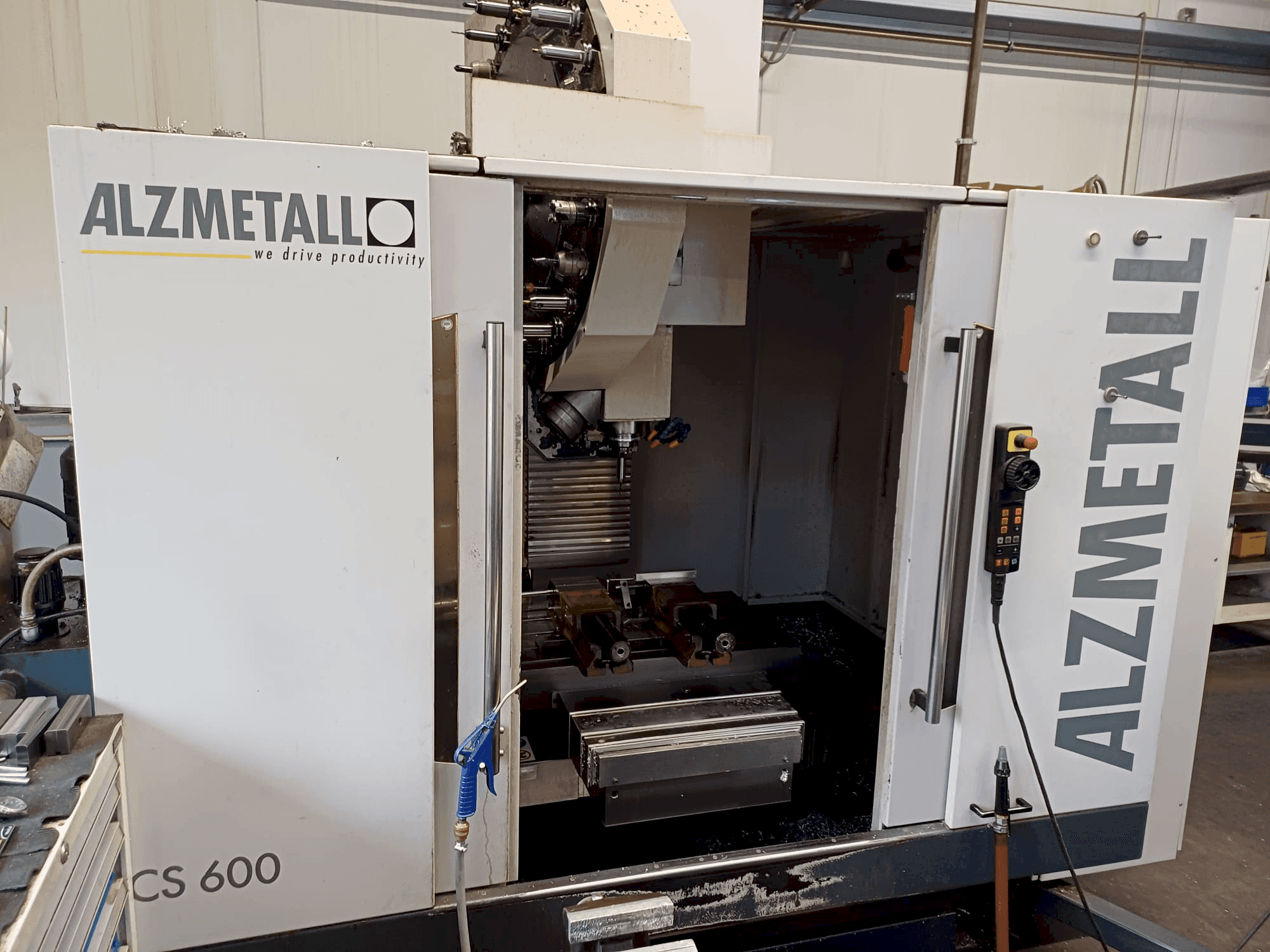 A Alzmetall CS 600/3 gép elölnézete