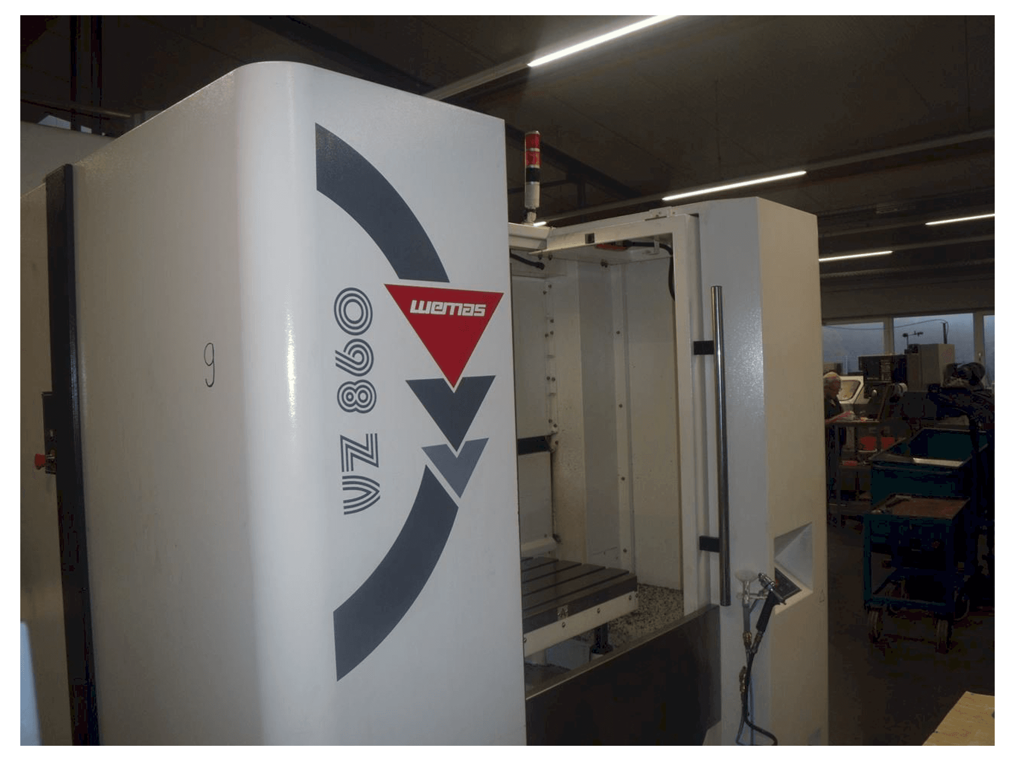 A WEMAS VZ 860 APC gép elölnézete