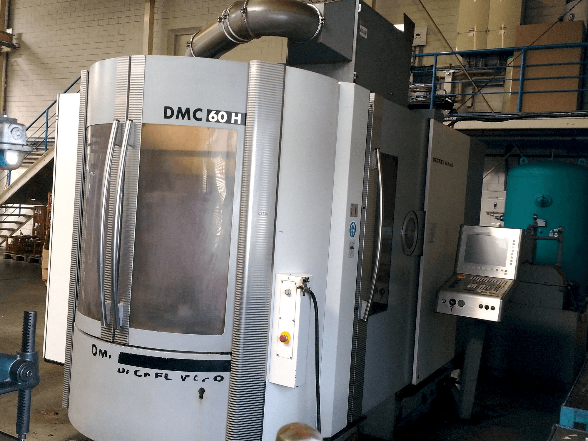 A DECKEL MAHO DMC 60H hi-dyn gép elölnézete