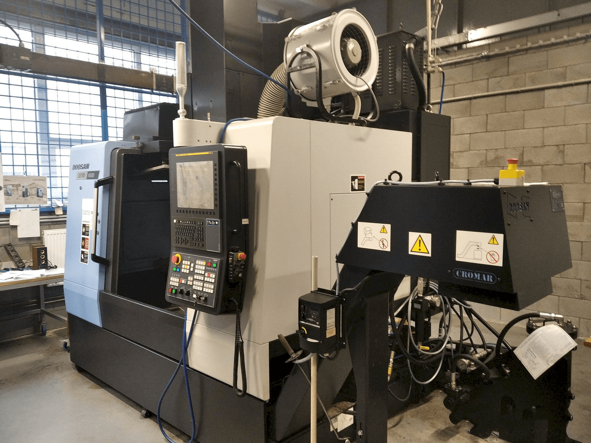 A DOOSAN DNM 4500 gép elölnézete