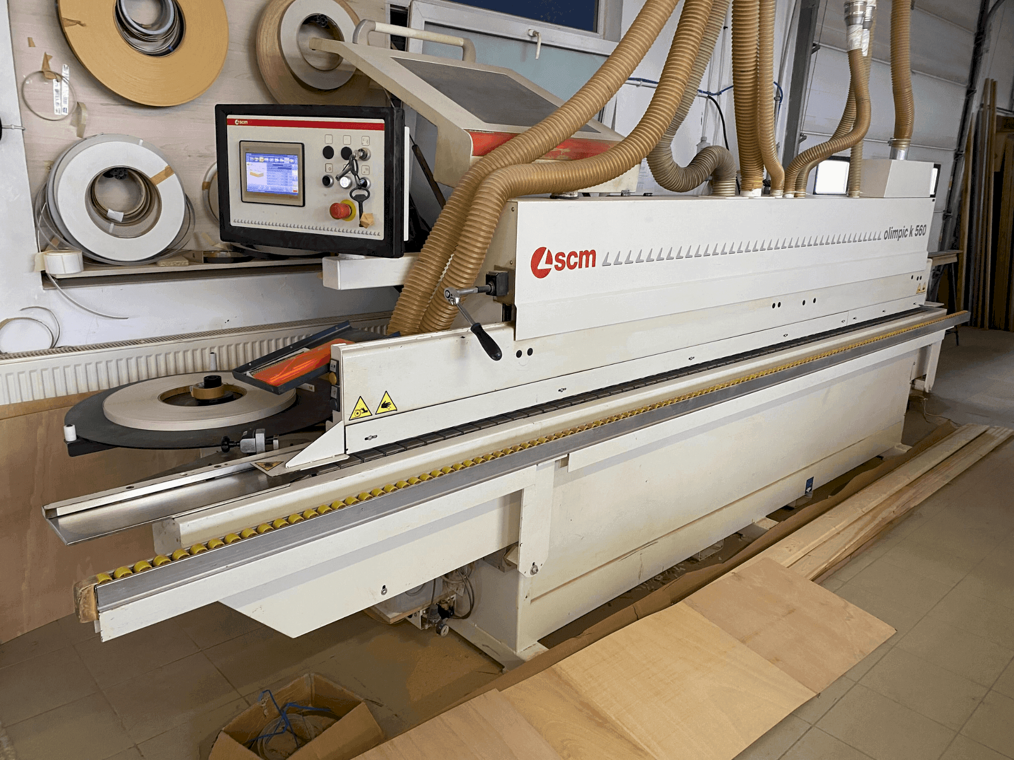 A SCM OLIMPIC K 560 gép elölnézete