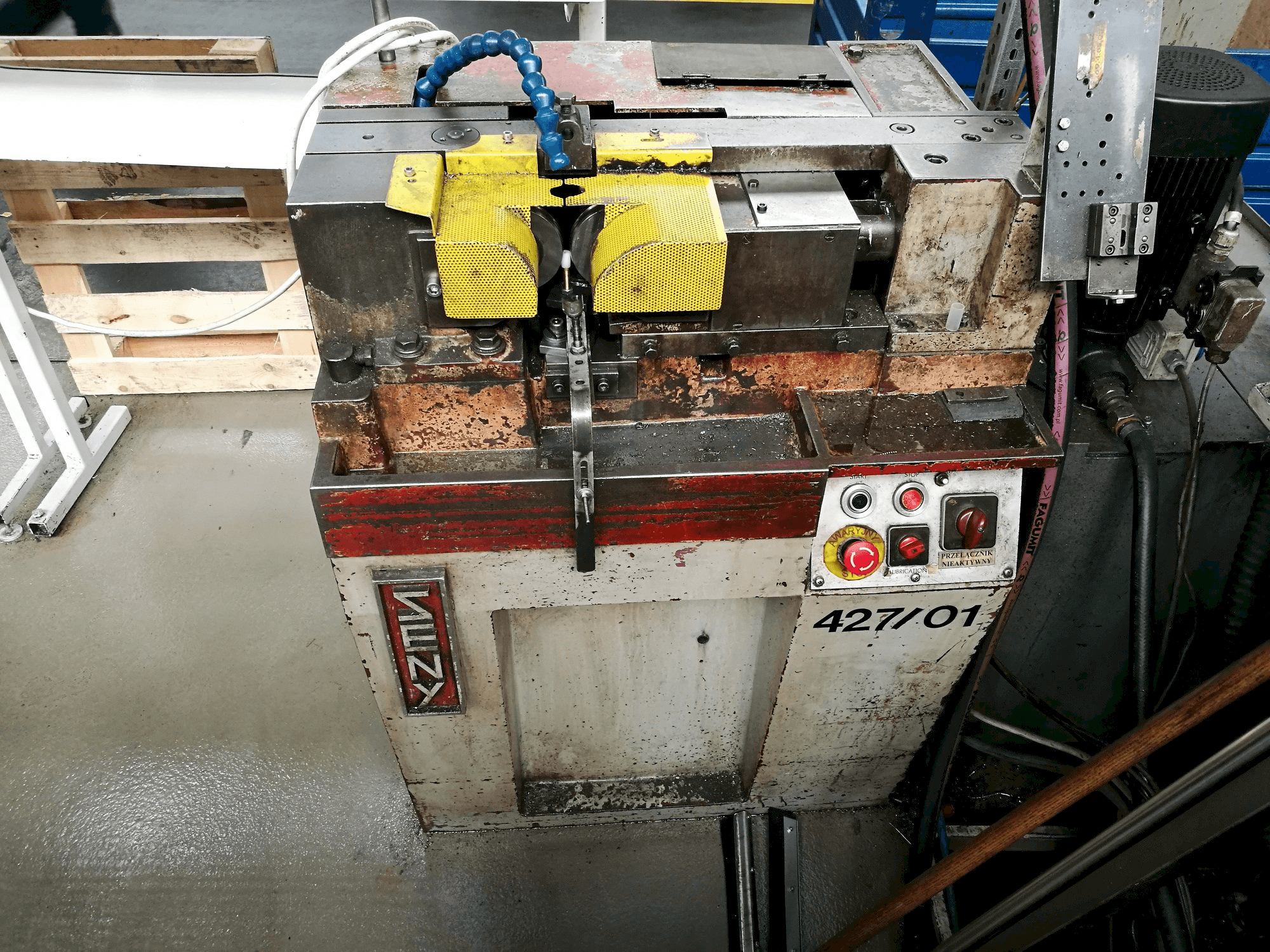 A SENY D30E gép elölnézete