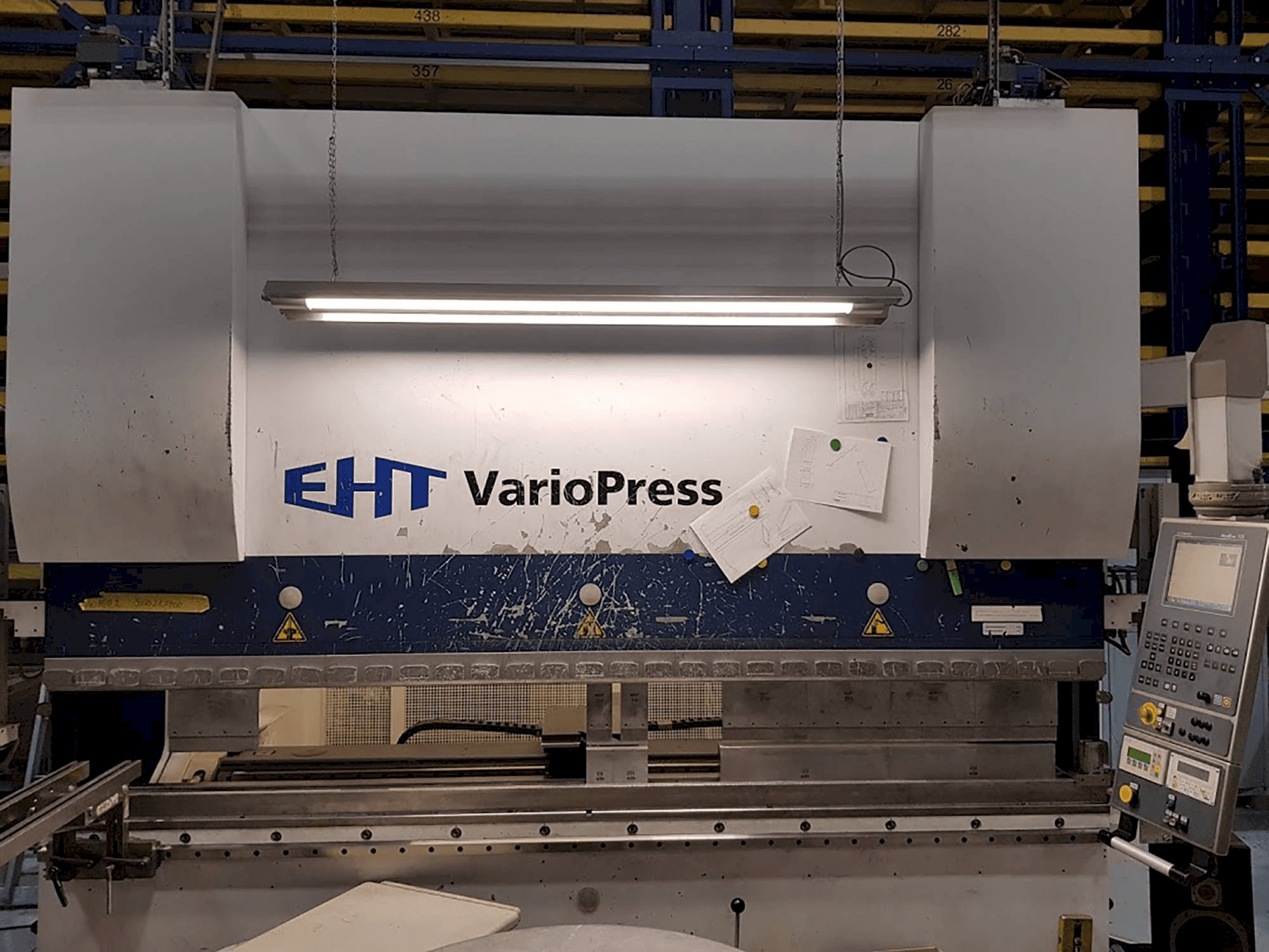A EHT VarioPress 170-30 gép elölnézete