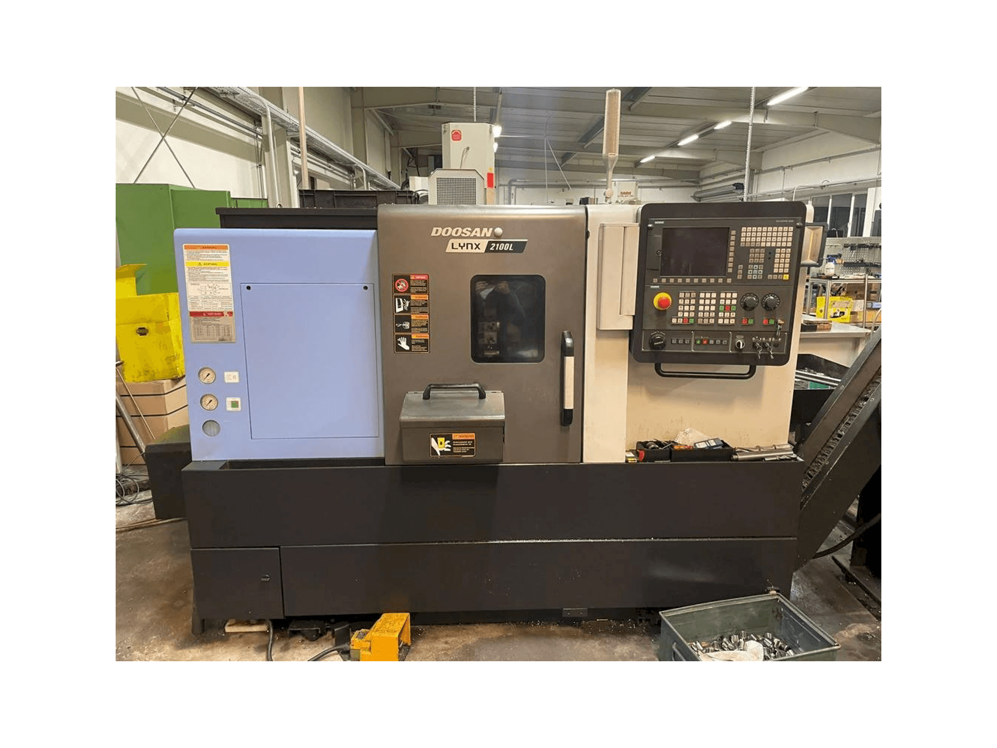 A Doosan Lynx 2100LB gép elölnézete