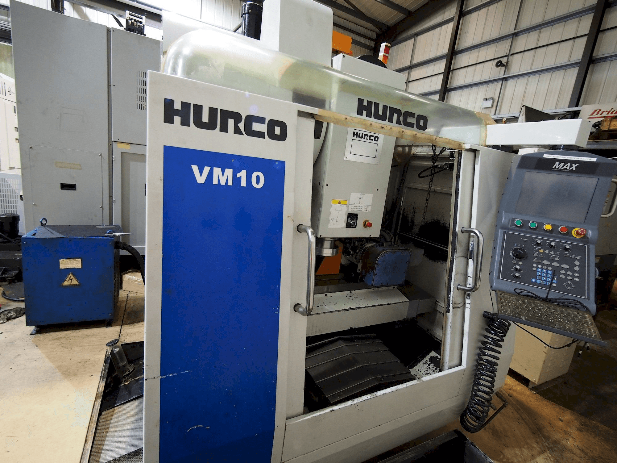 A Hurco VM10 gép elölnézete