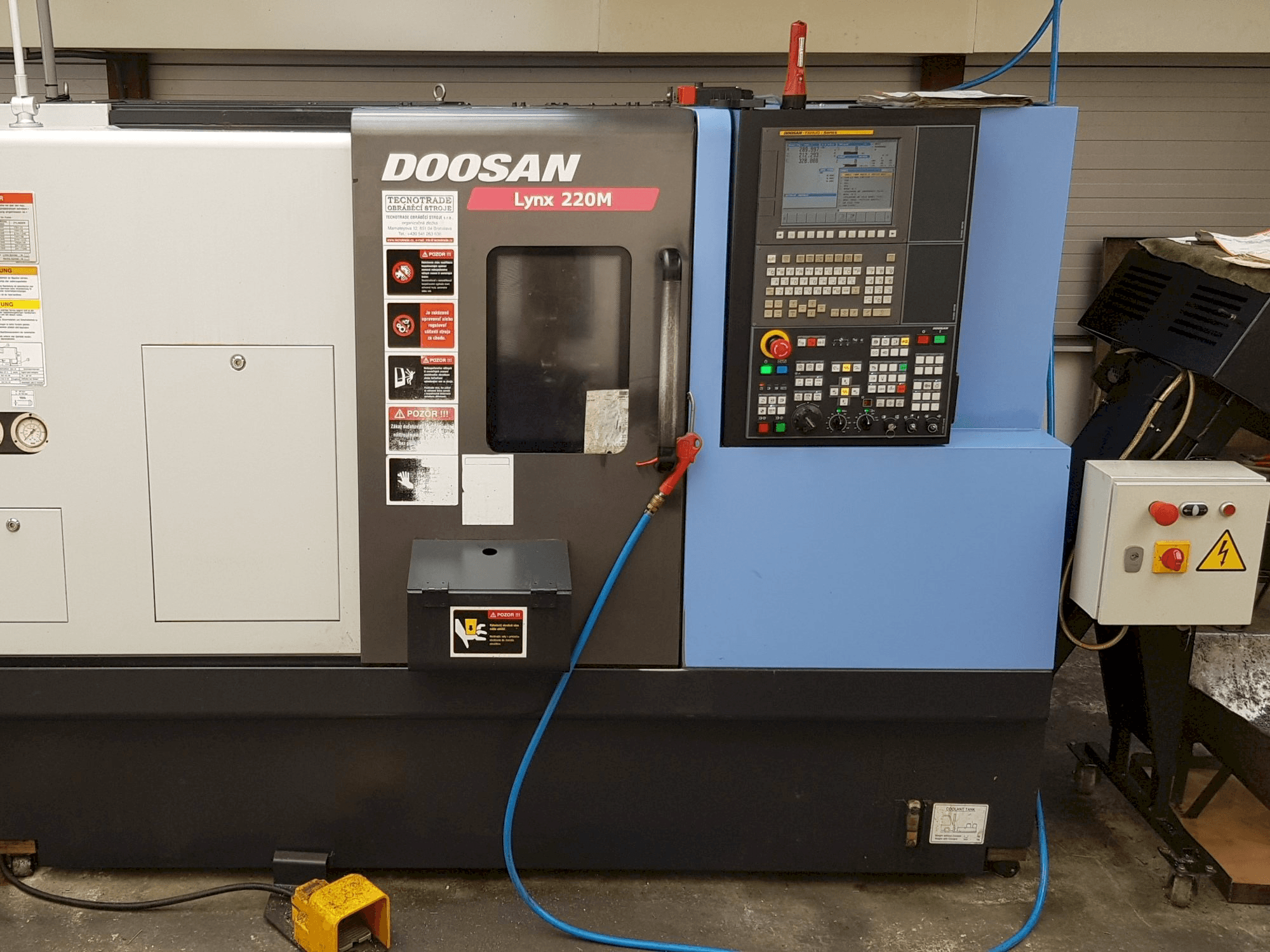 A Doosan Lynx 220 MA gép elölnézete