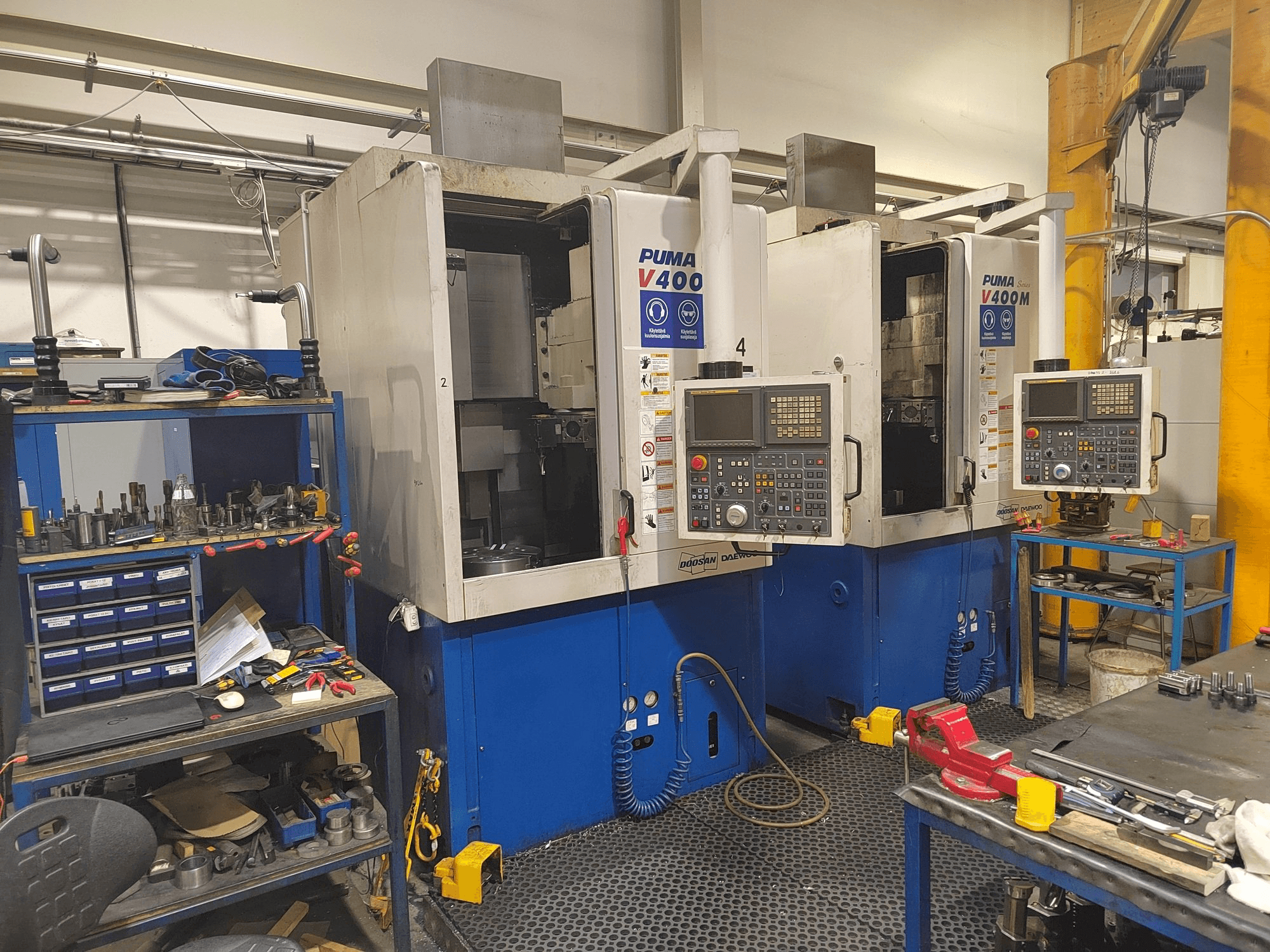 A Doosan Puma V400M gép elölnézete
