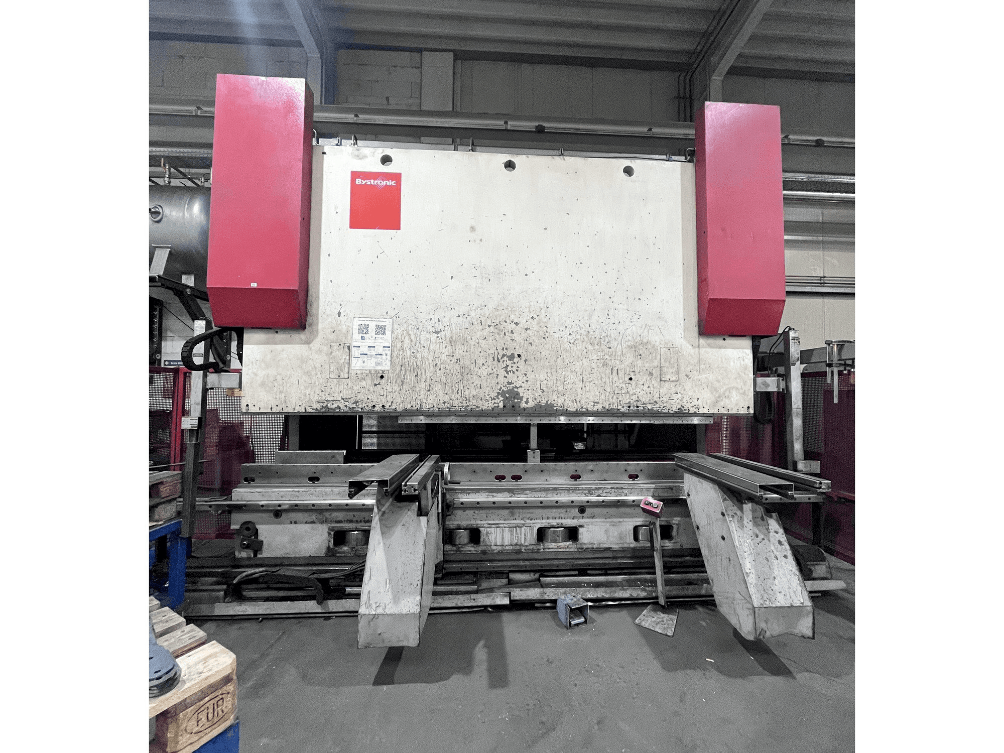 A BEYELER PR10 320/4100 gép elölnézete