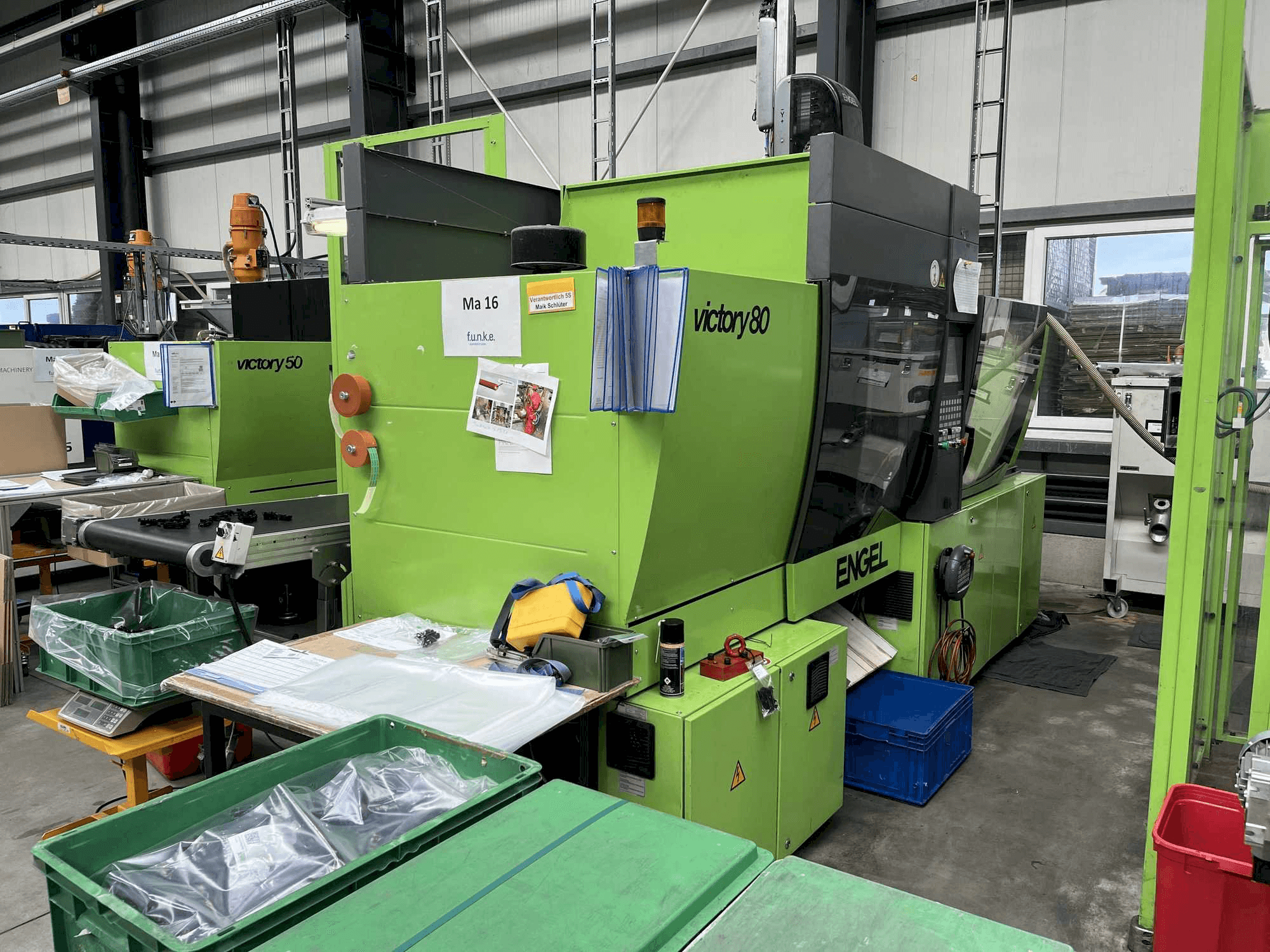 A Engel VIC 330/80 TECH gép elölnézete