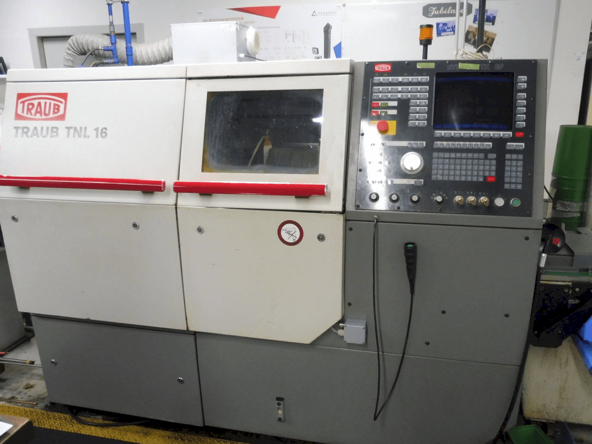 A TRAUB TNL 16 gép elölnézete