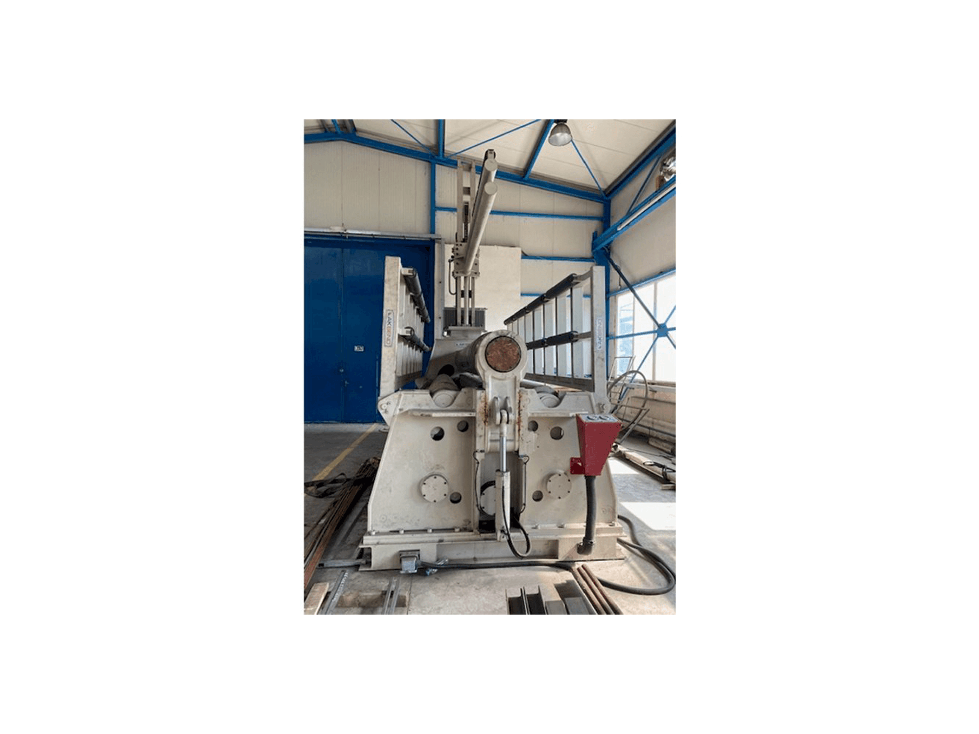 A Akyapak AHS 4100/25 gép elölnézete