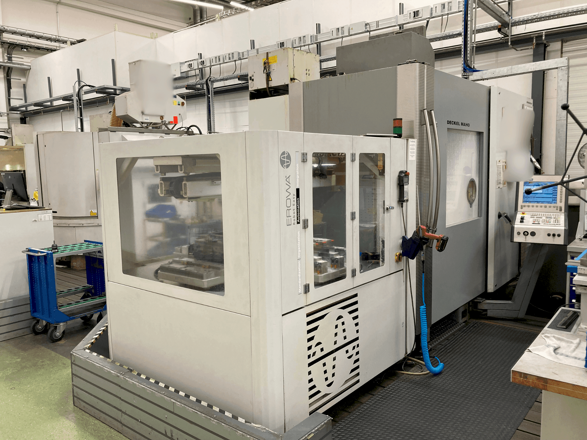 A DECKEL DMC 75V linear gép elölnézete
