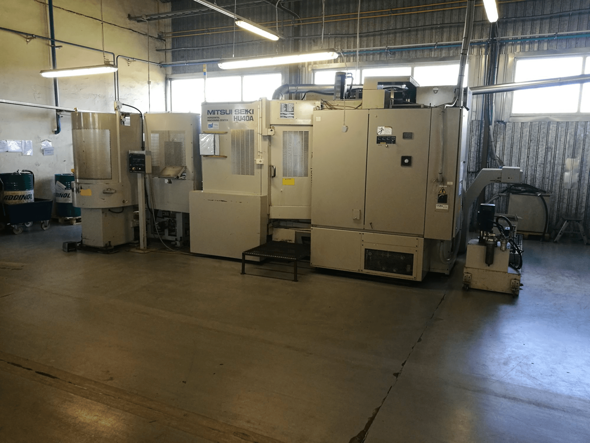 A Mitsui Seiki HU40A gép elölnézete