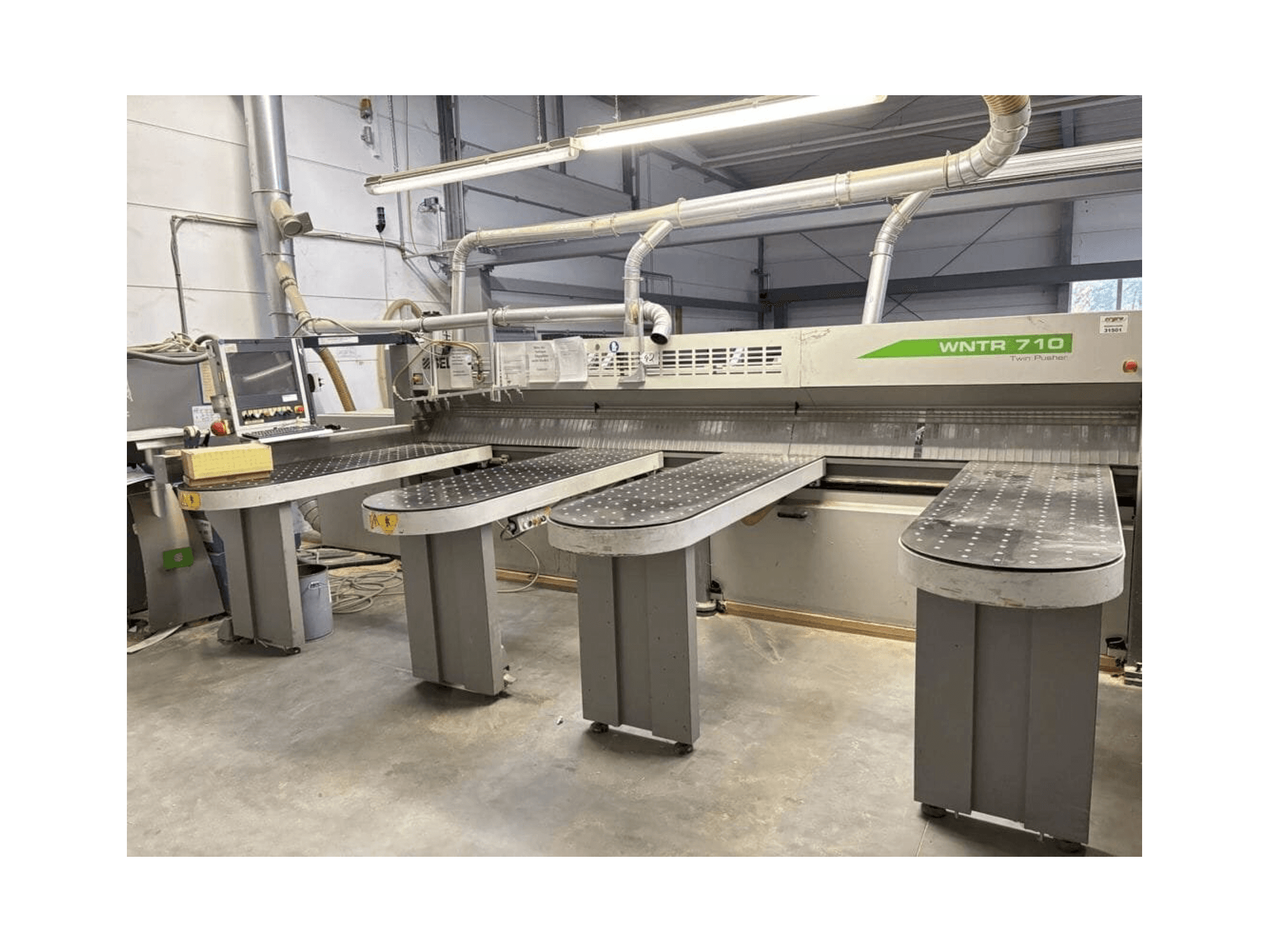 A SELCO WNTR 710 gép elölnézete