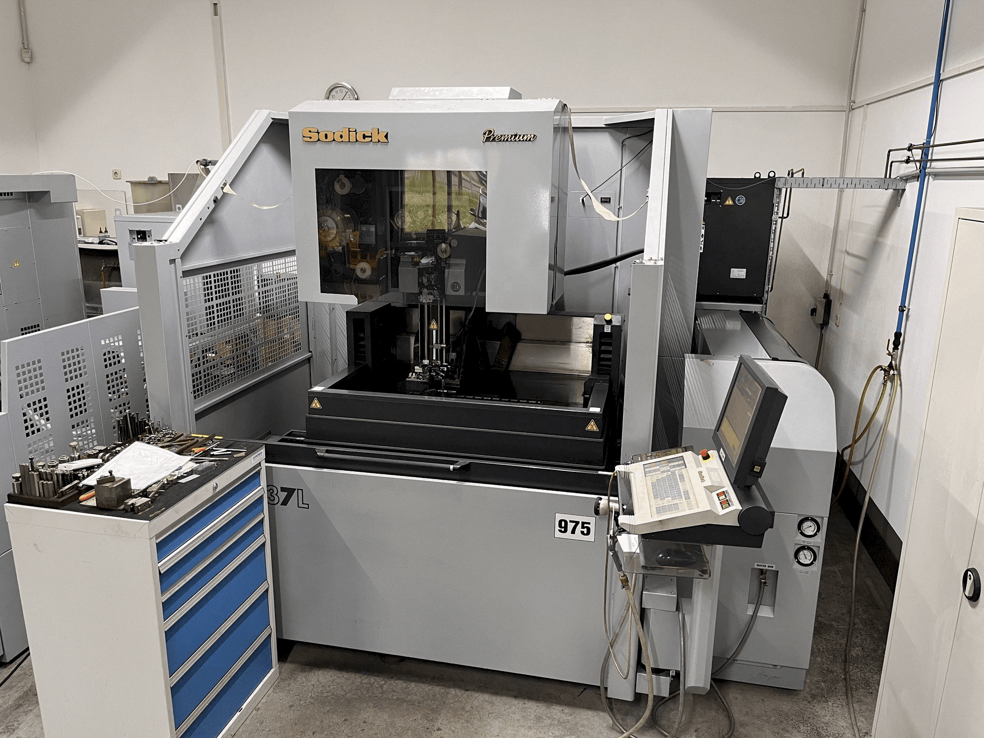 A Sodick AQ537L gép elölnézete