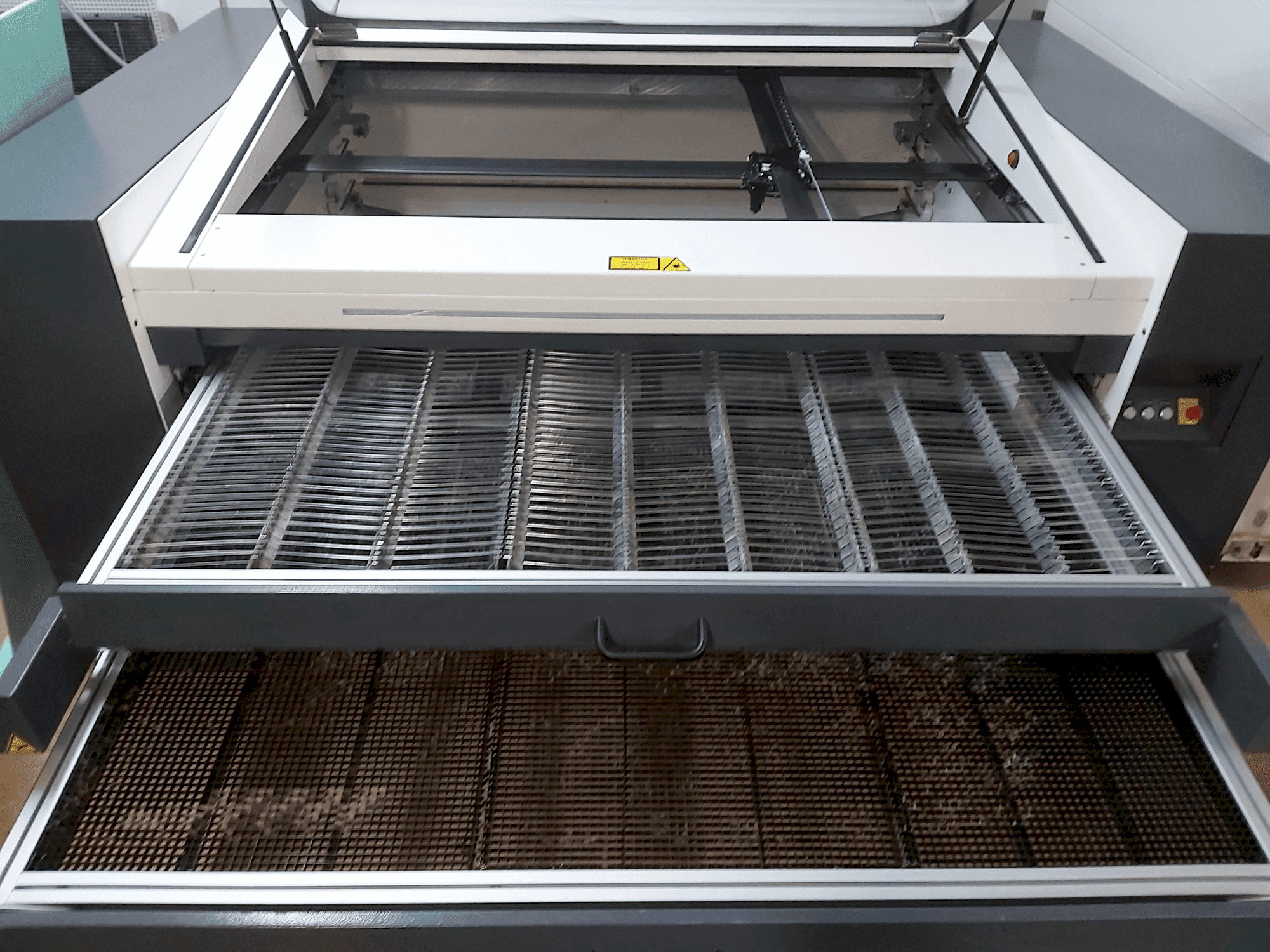 A SEI SPA X-Type 1610 gép elölnézete