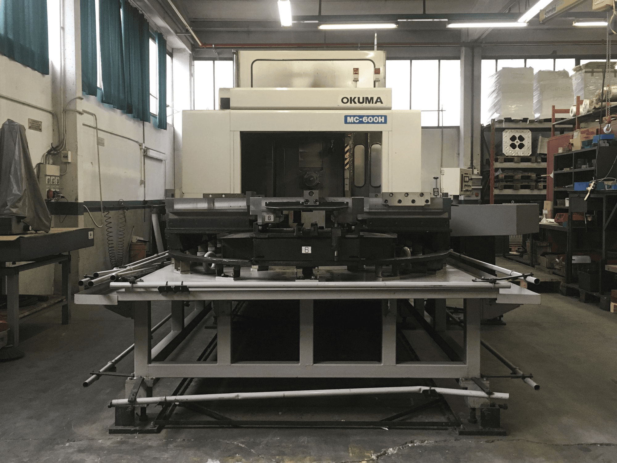 A Okuma MC-600H gép elölnézete
