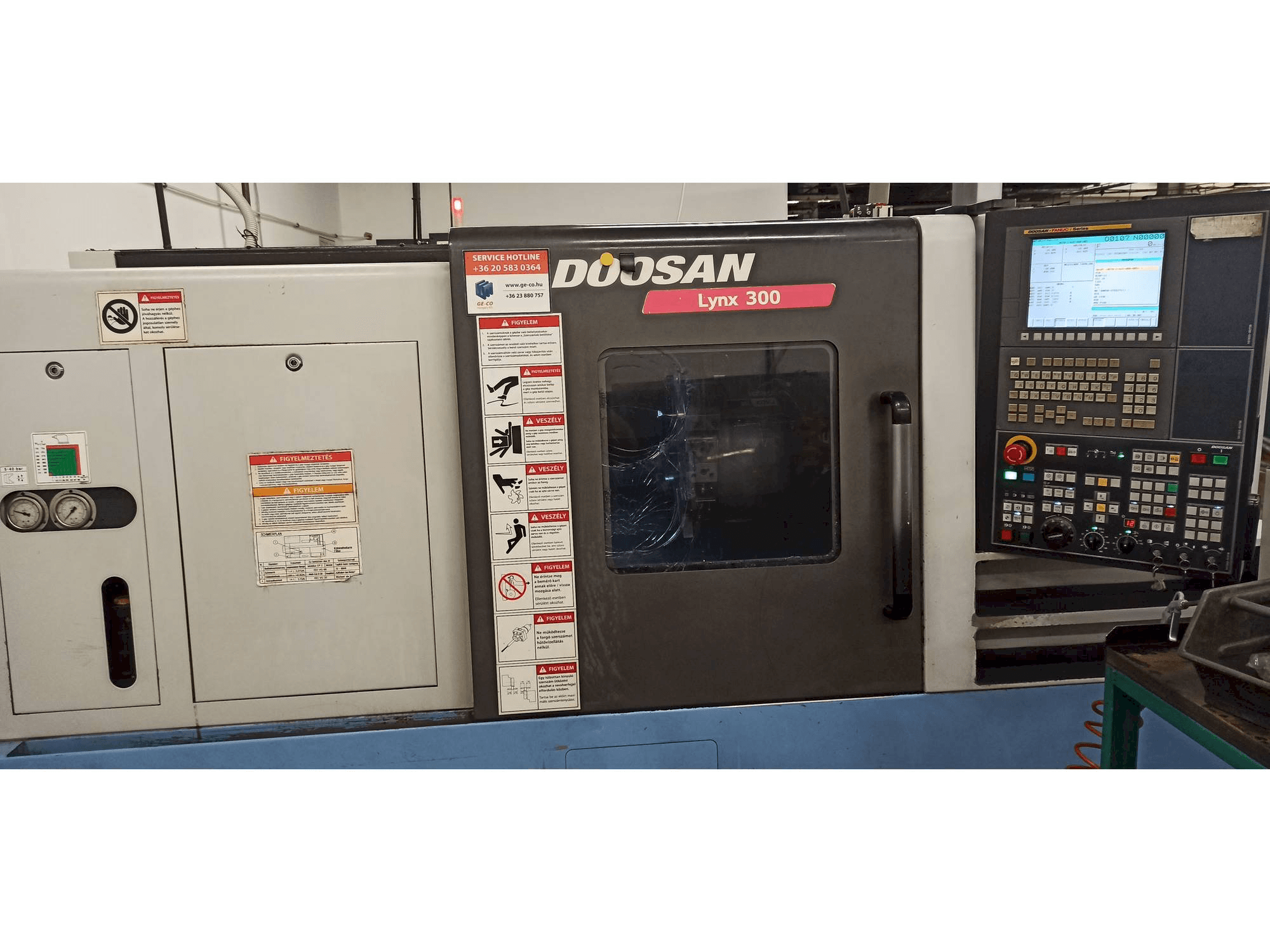 A Doosan Lynx 300 gép elölnézete