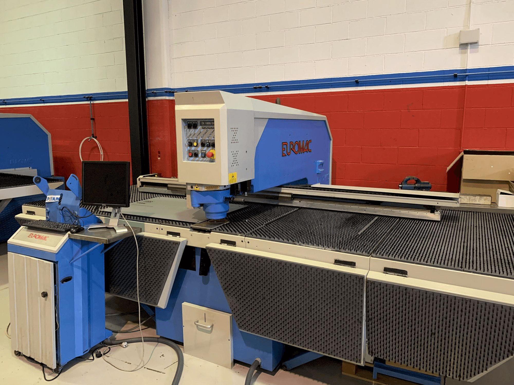 A Euromac ZX 1000-30-2000 gép elölnézete