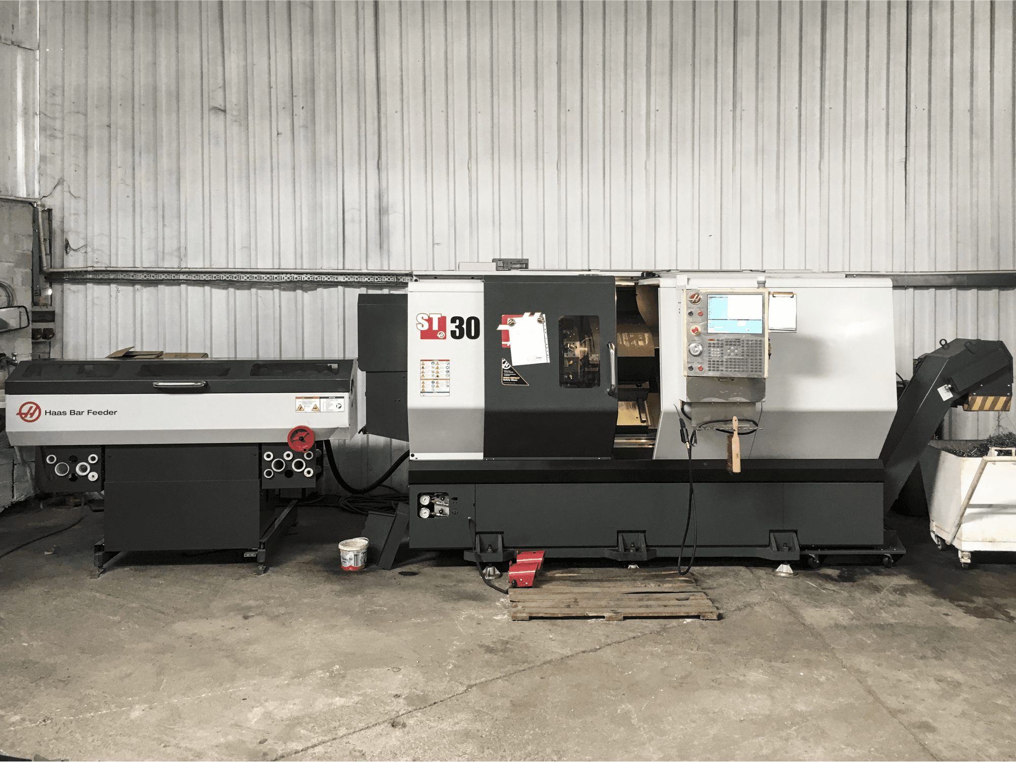 A HAAS ST-30 gép elölnézete