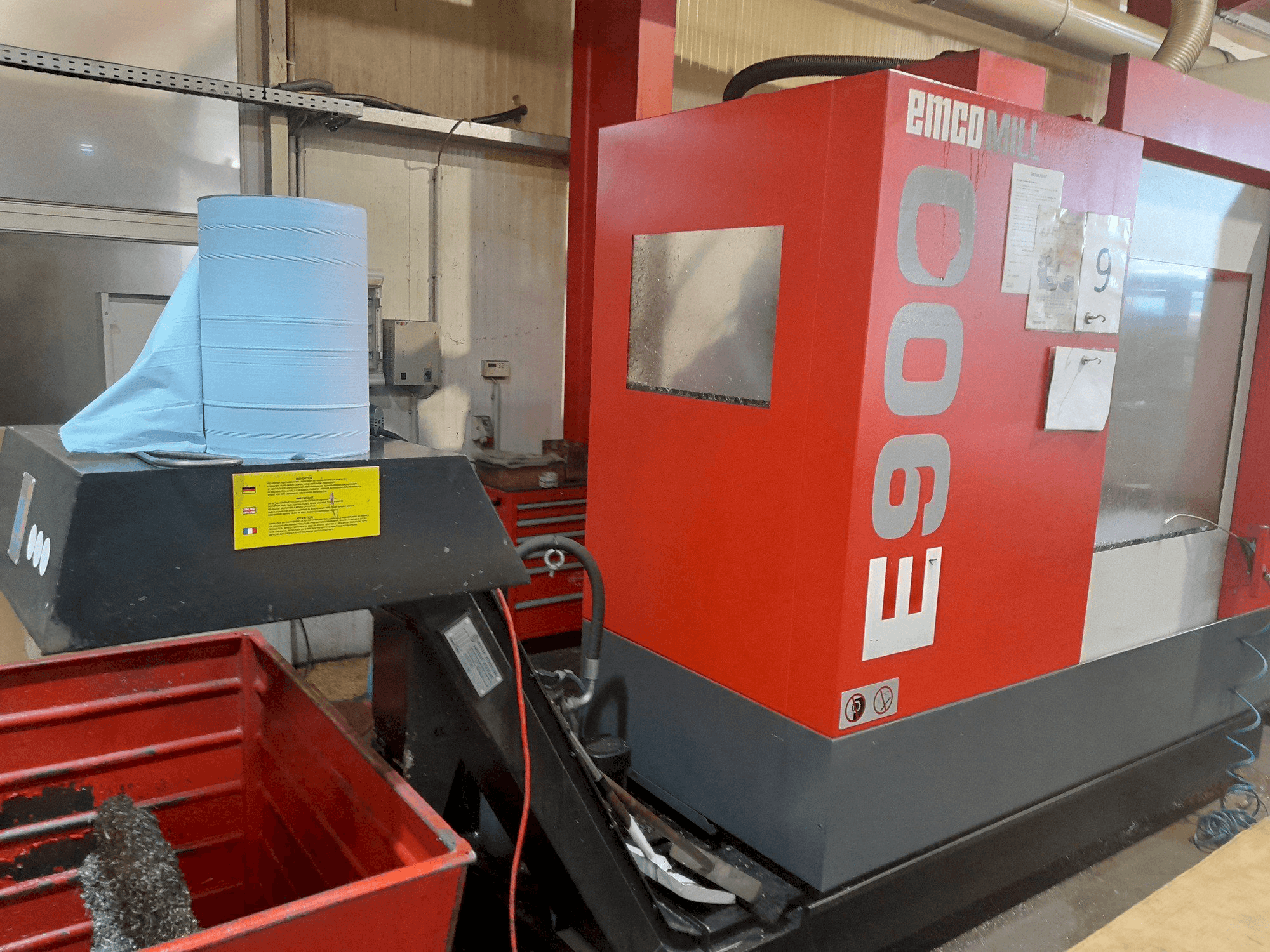 A EMCO E900 gép elölnézete