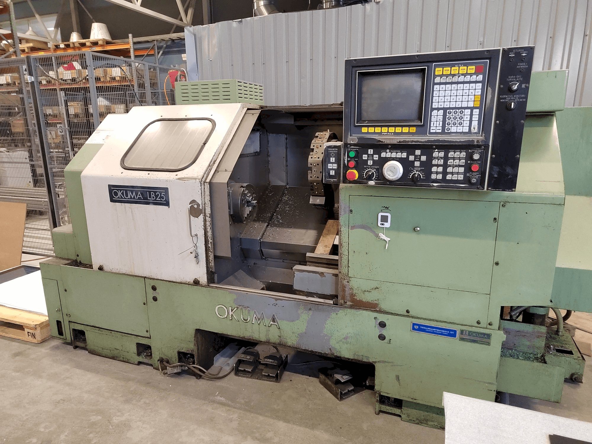 A Okuma LB25 gép elölnézete